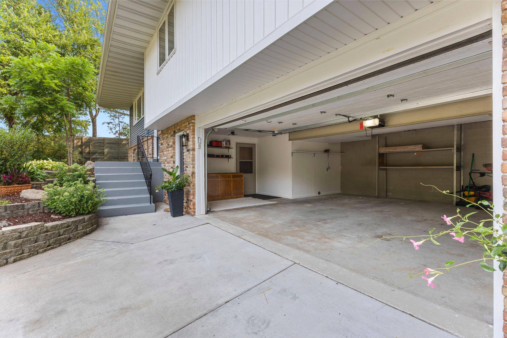 5375 Matterhorn DR NE, Fridley, MN 55421
