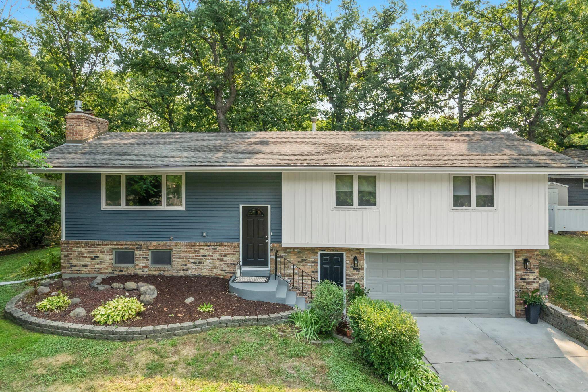 5375 Matterhorn DR NE, Fridley, MN 55421