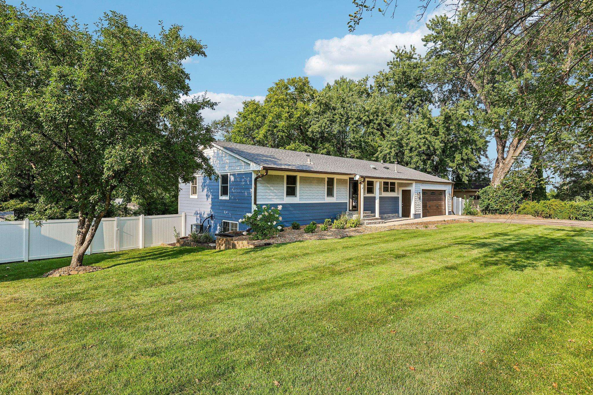 19112 Townline RD, Minnetonka, MN 55345
