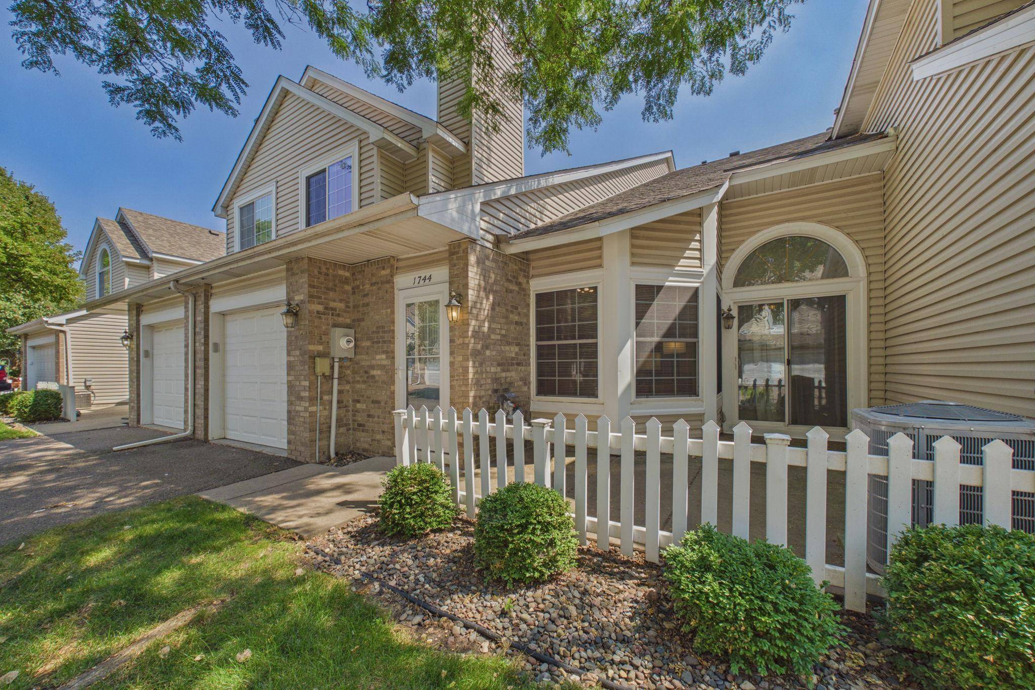 1744 Maple CT, Falcon Heights, MN 55113