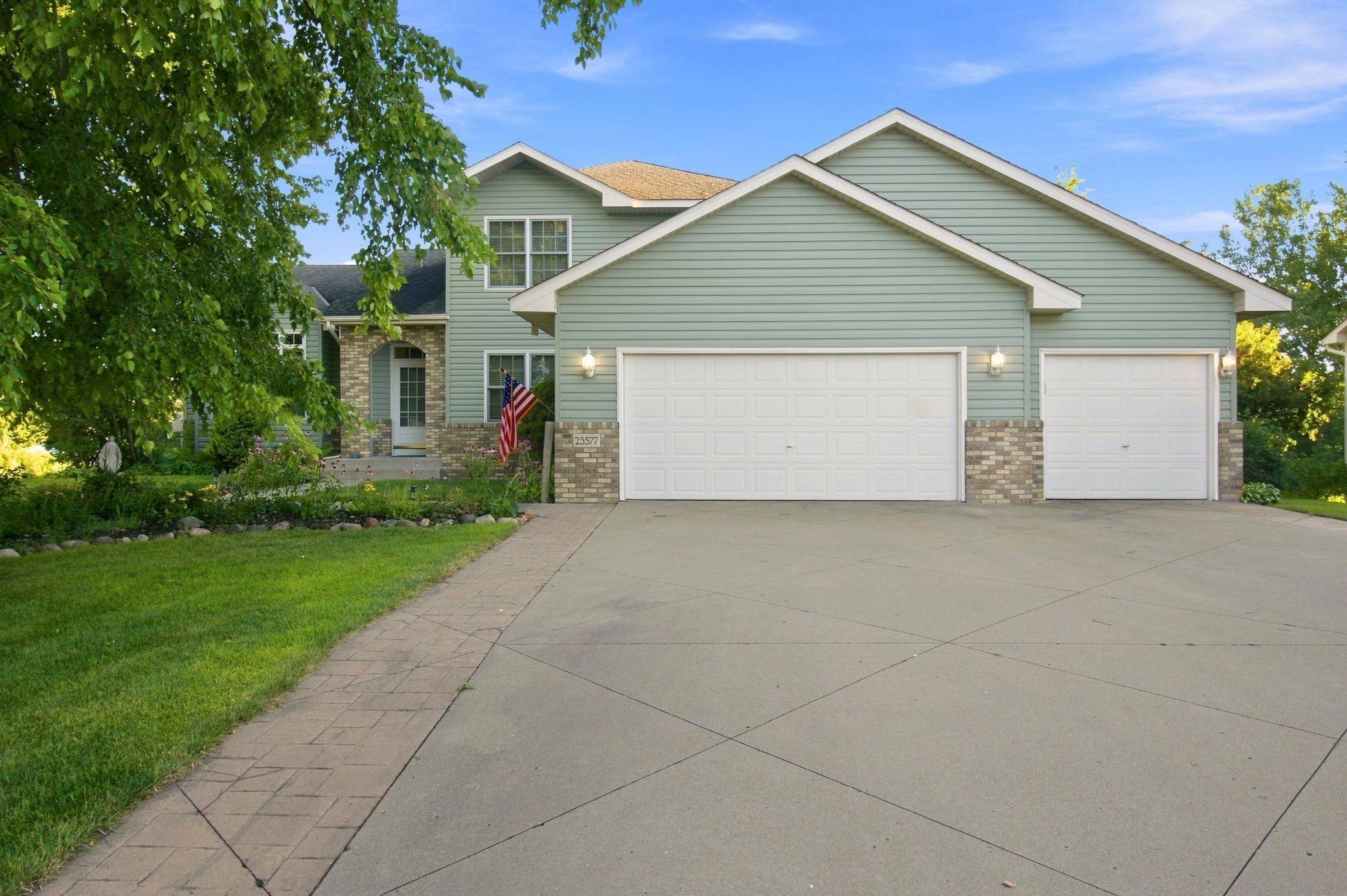 23577 Birch CIR, Rogers, MN 55374