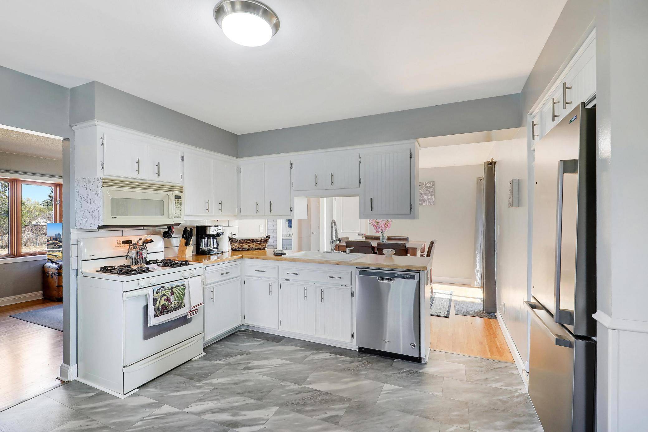 2018 Shale LN, Eagan, MN 55122