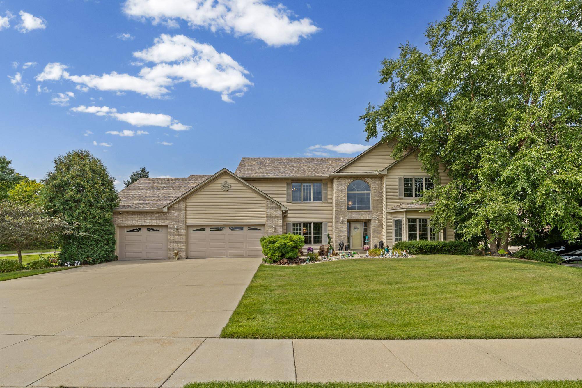 12101 Jasper LN, Eden Prairie, MN 55347
