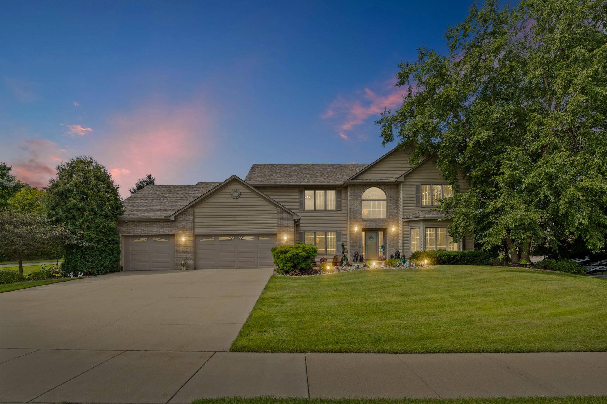 12101 Jasper LN, Eden Prairie, MN 55347