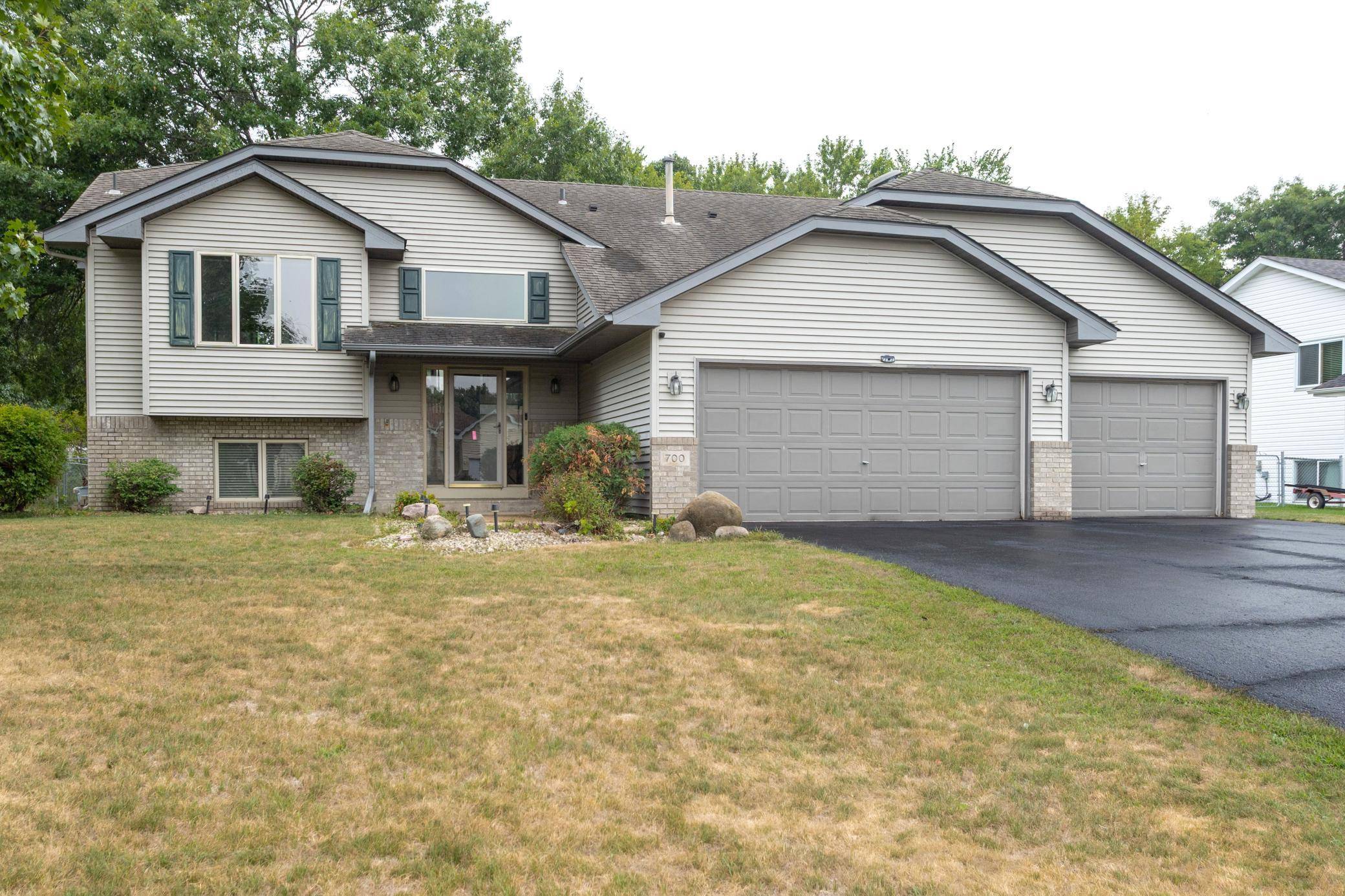 700 141st AVE NW, Andover, MN 55304