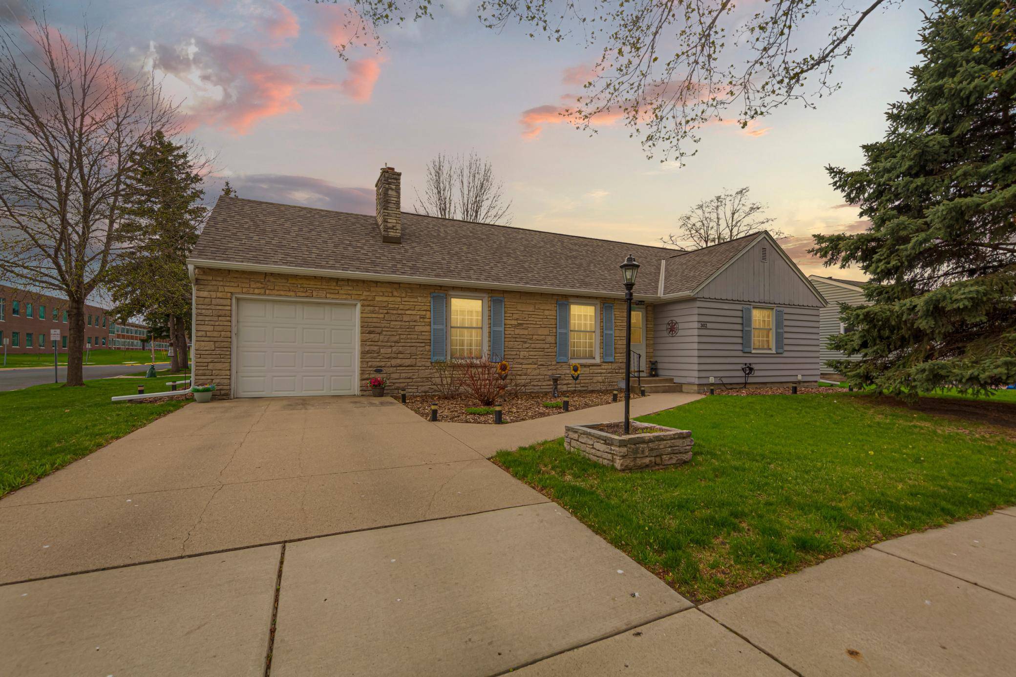 302 W Douglas ST, Arlington, MN 55307