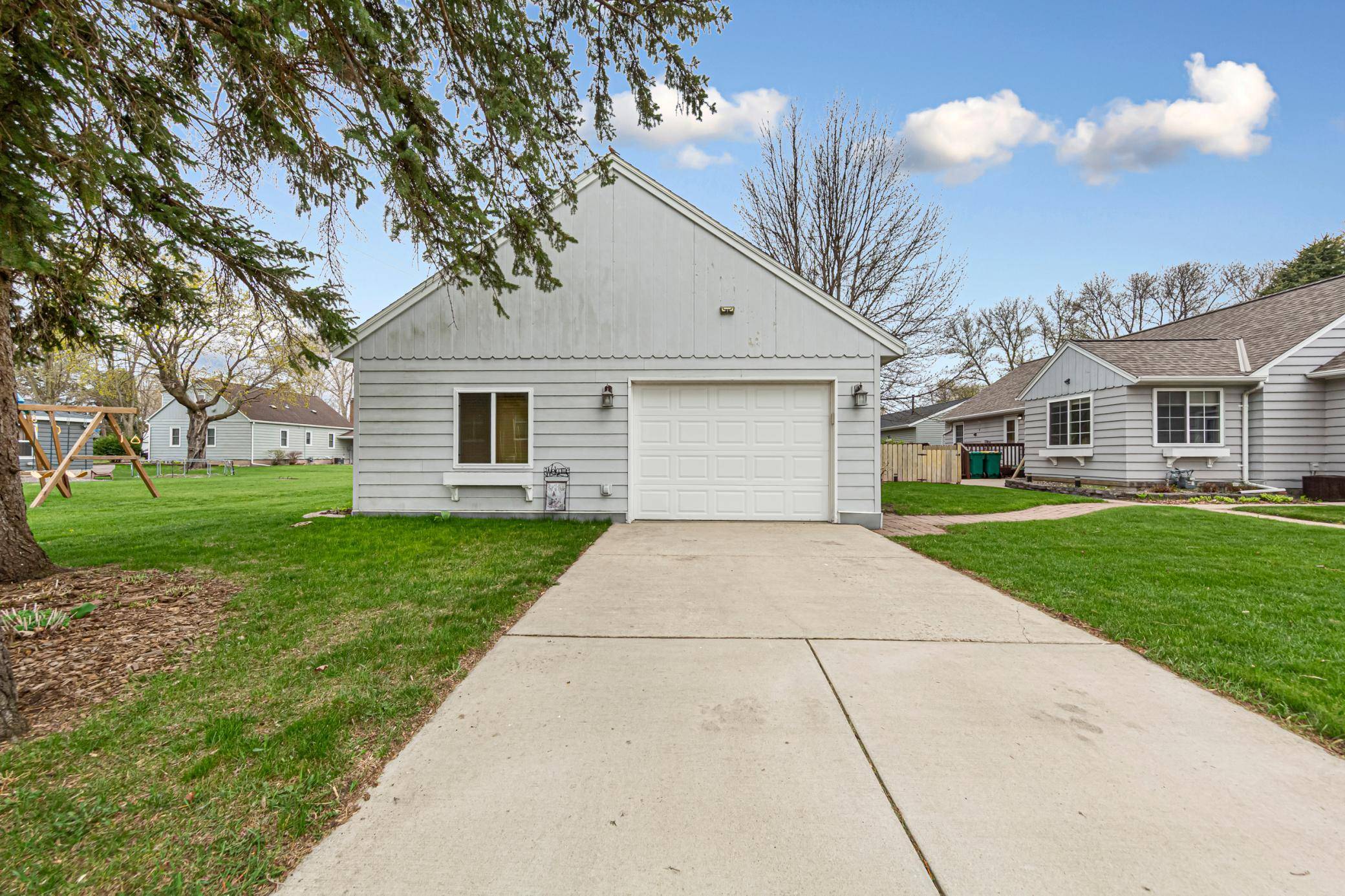 302 W Douglas ST, Arlington, MN 55307