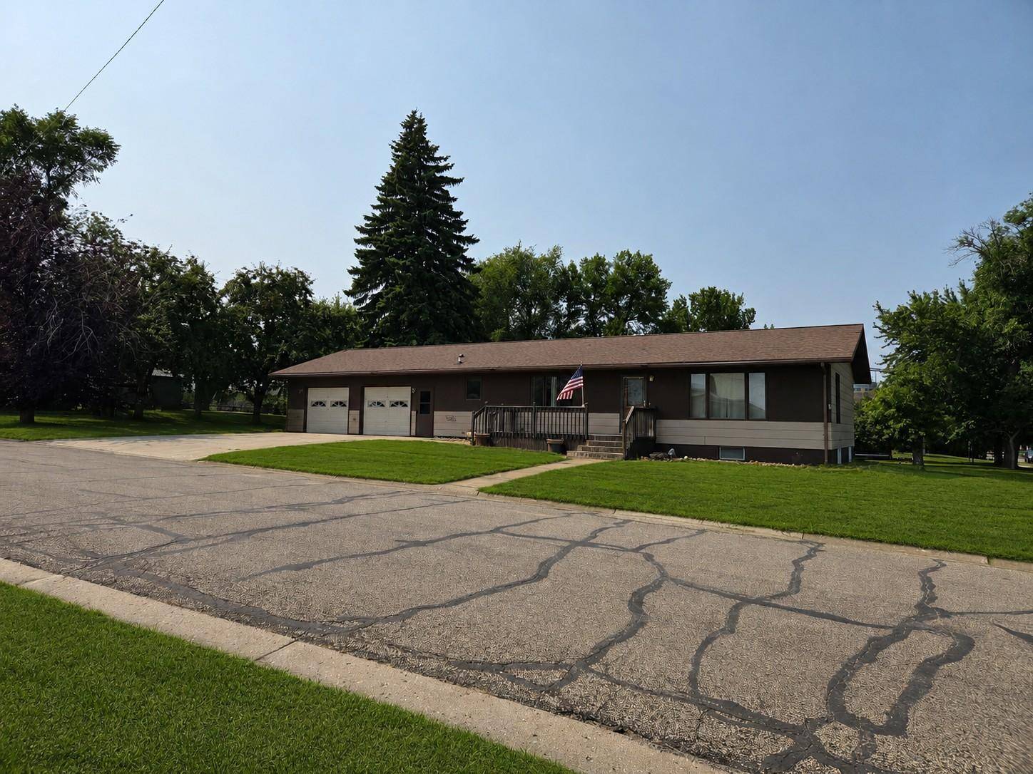 121 & 407 4th & 2nd Street AVE, Milnor, ND 58060