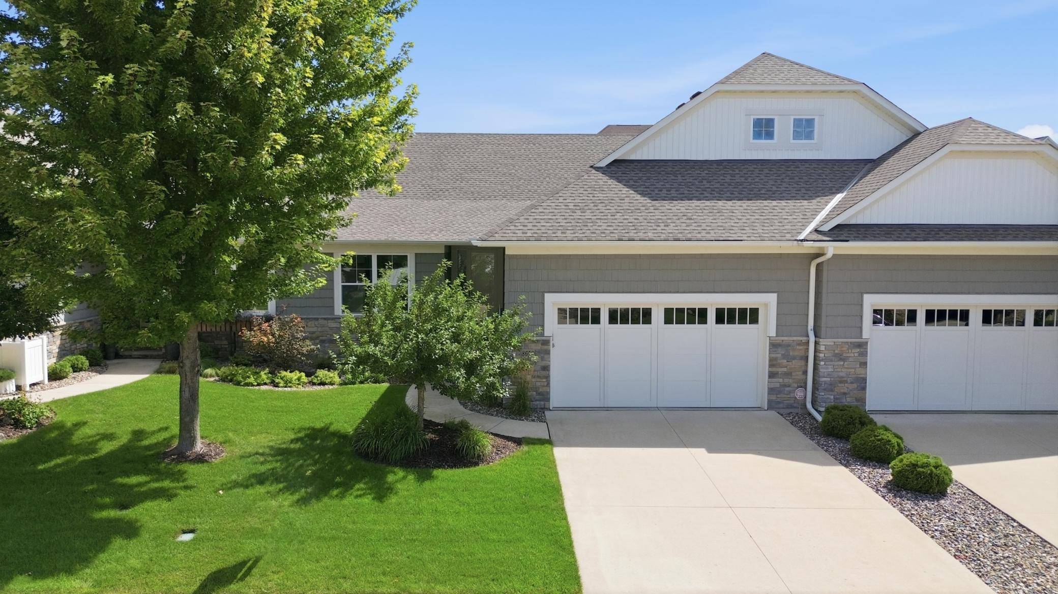 8652 Lake Riley DR, Chanhassen, MN 55317