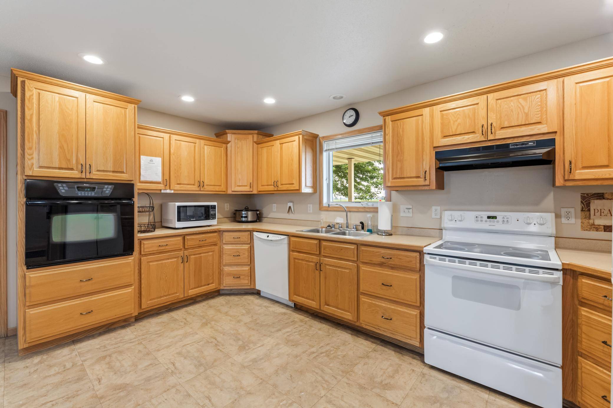 900 Courtney DR, Caledonia, MN 55921