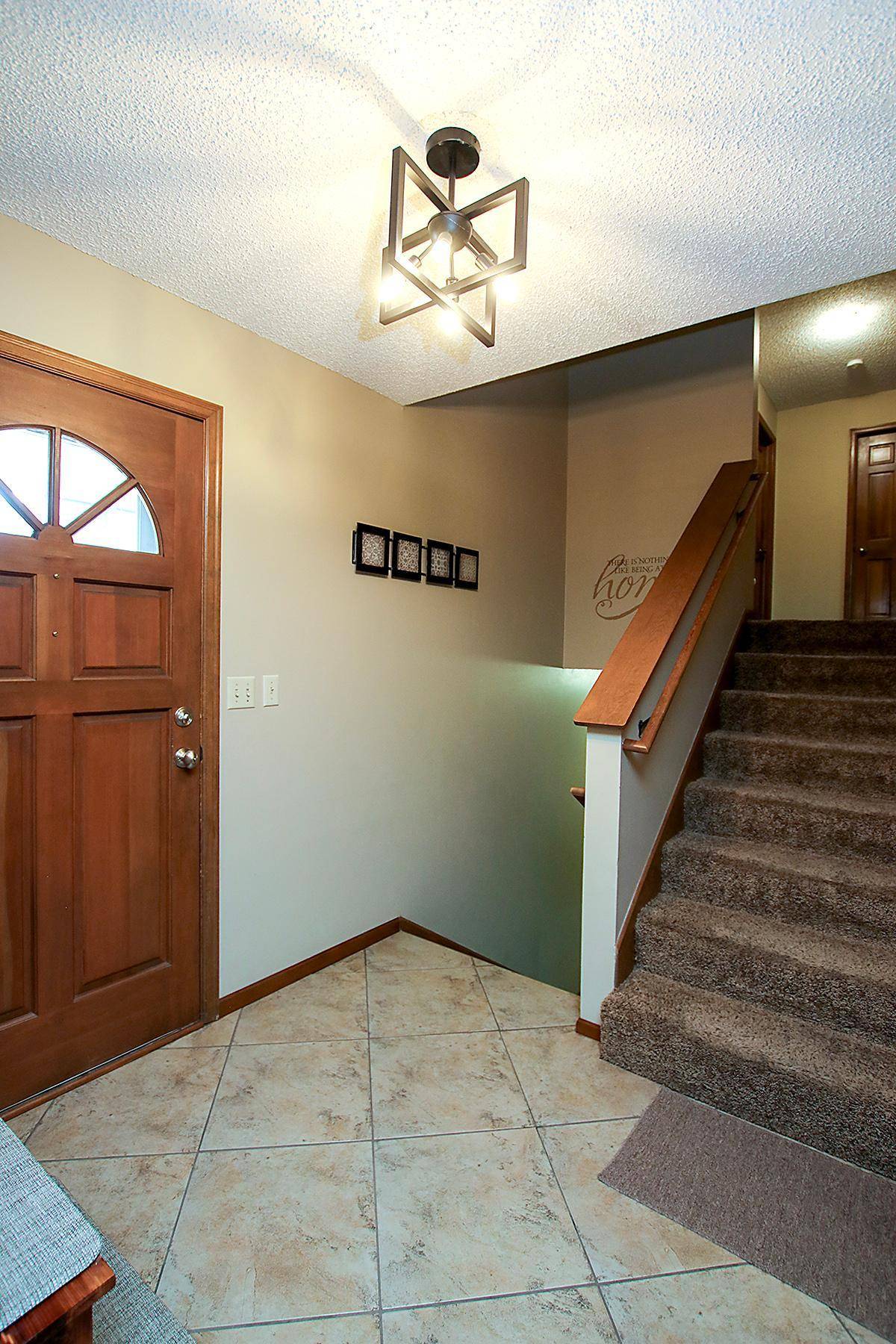 450 School RD NW, Hutchinson, MN 55350