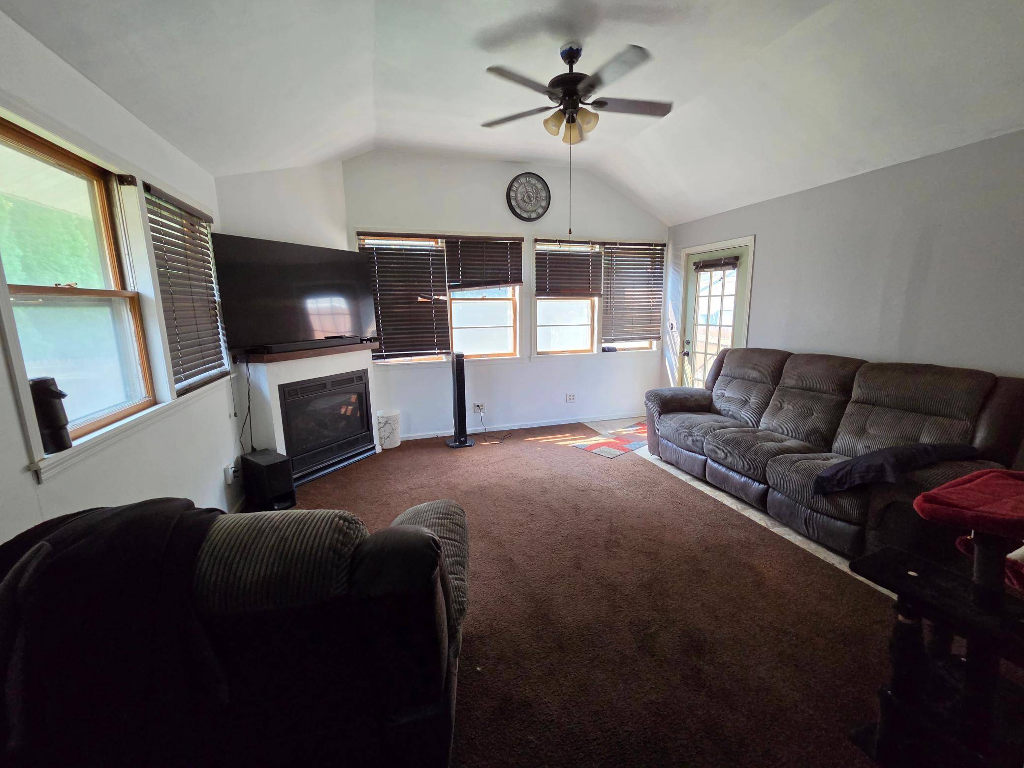 813 Ulstad AVE, Albert Lea, MN 56007