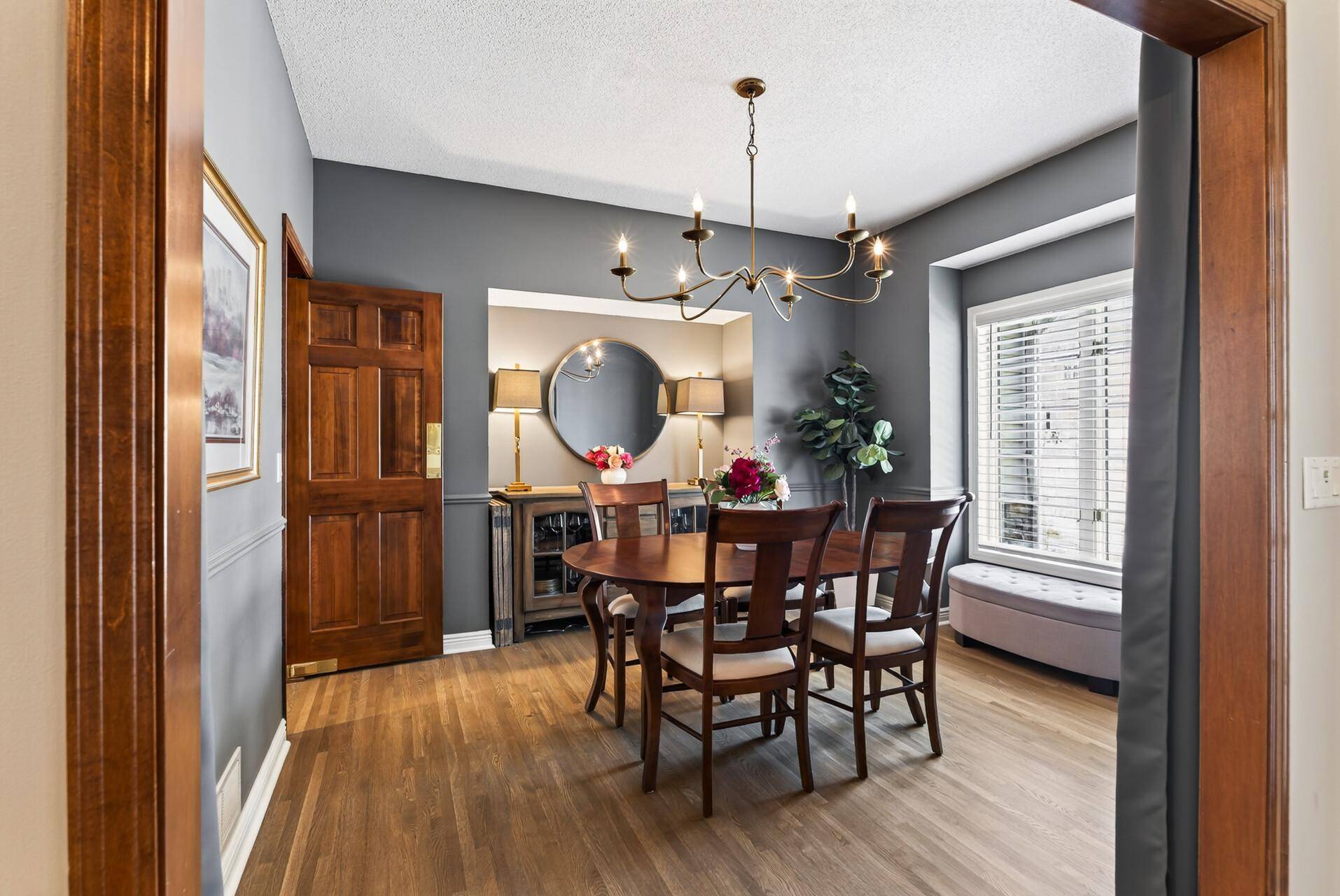 506 Hawthorne Woods DR, Eagan, MN 55123