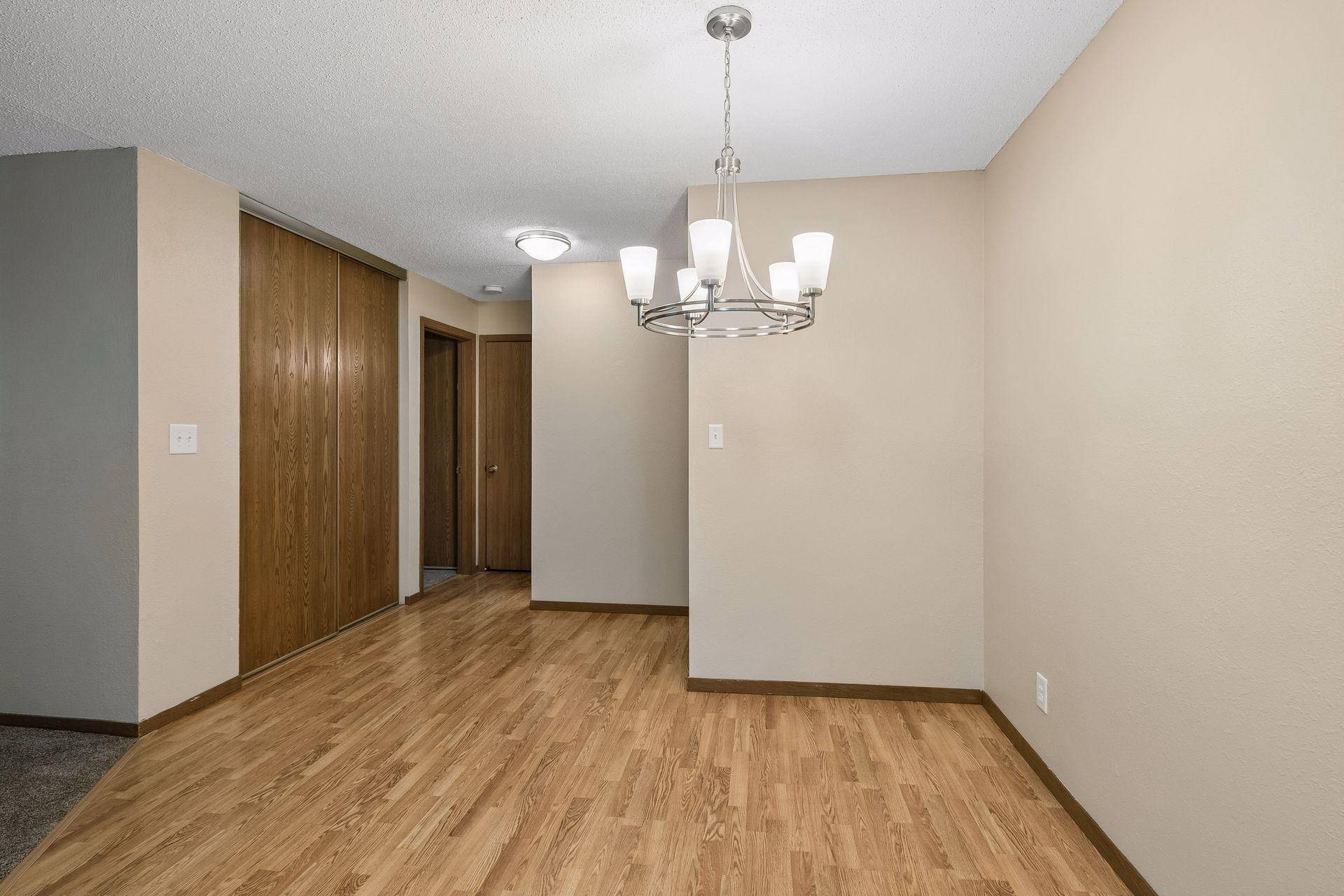 4 Pine Tree DR #215, Arden Hills, MN 55112
