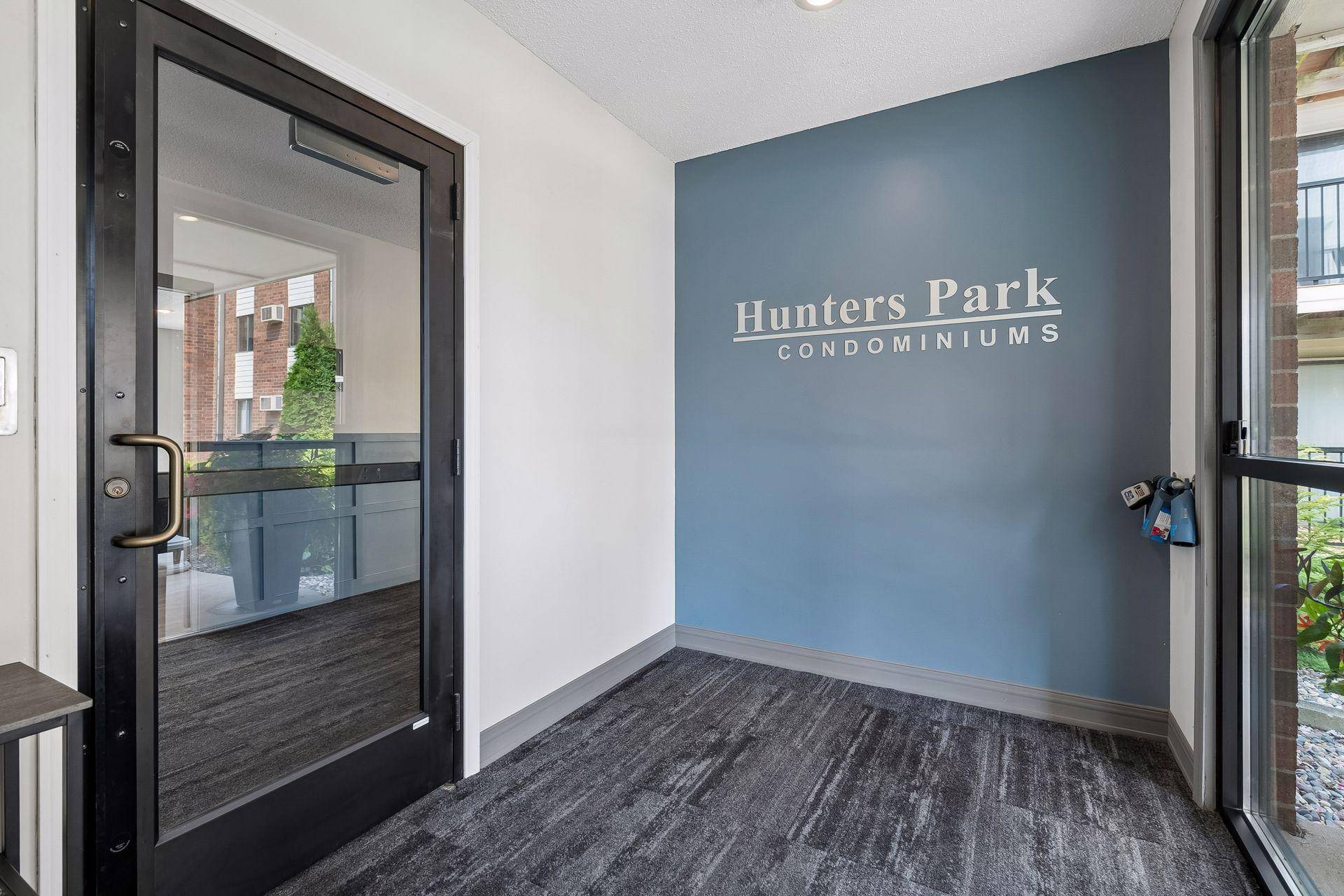 4 Pine Tree DR #215, Arden Hills, MN 55112