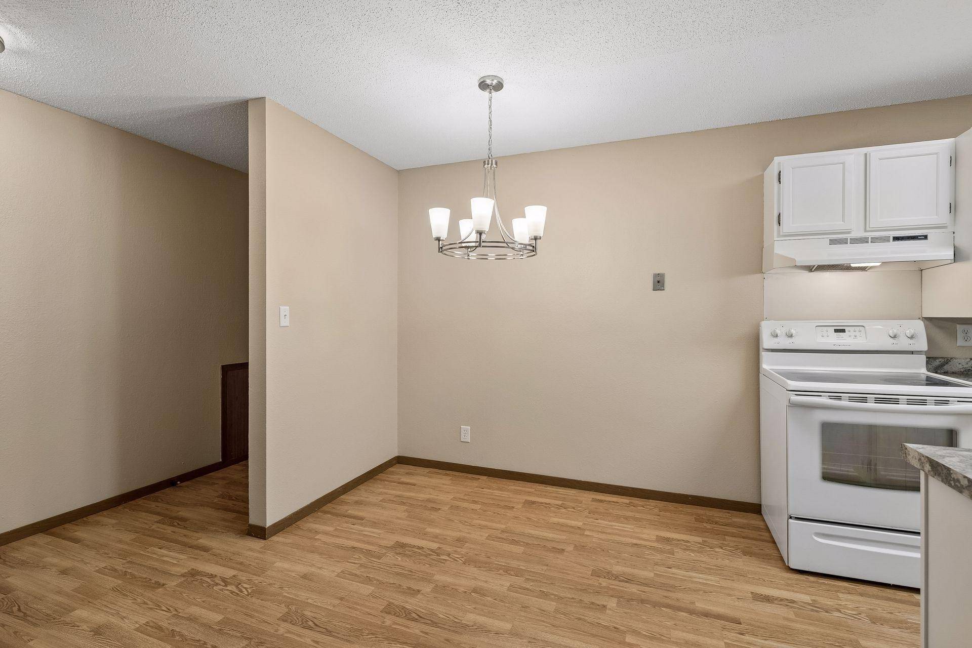 4 Pine Tree DR #215, Arden Hills, MN 55112