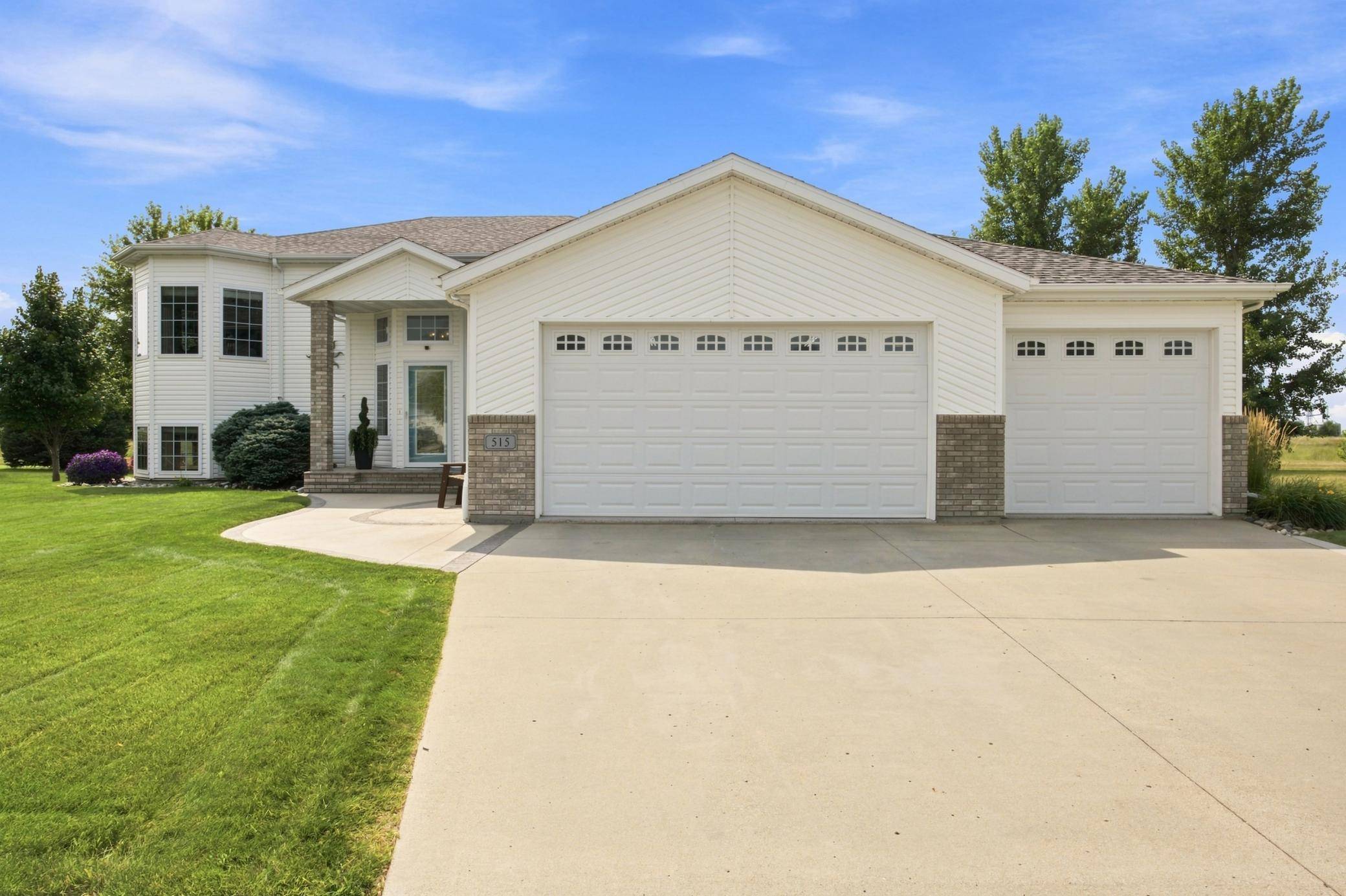 515 Cottonwood DR, Casselton, ND 58012