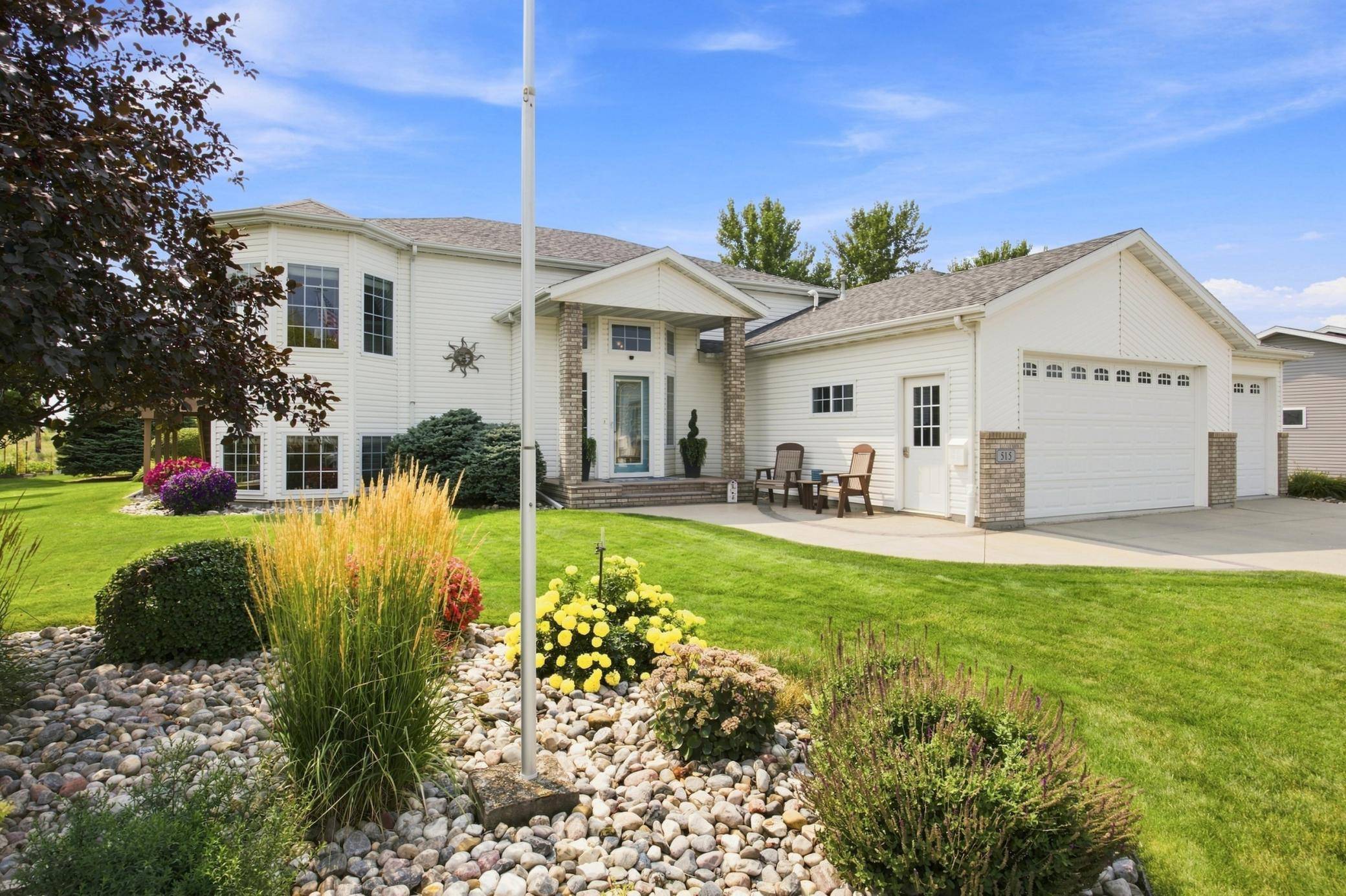 515 Cottonwood DR, Casselton, ND 58012