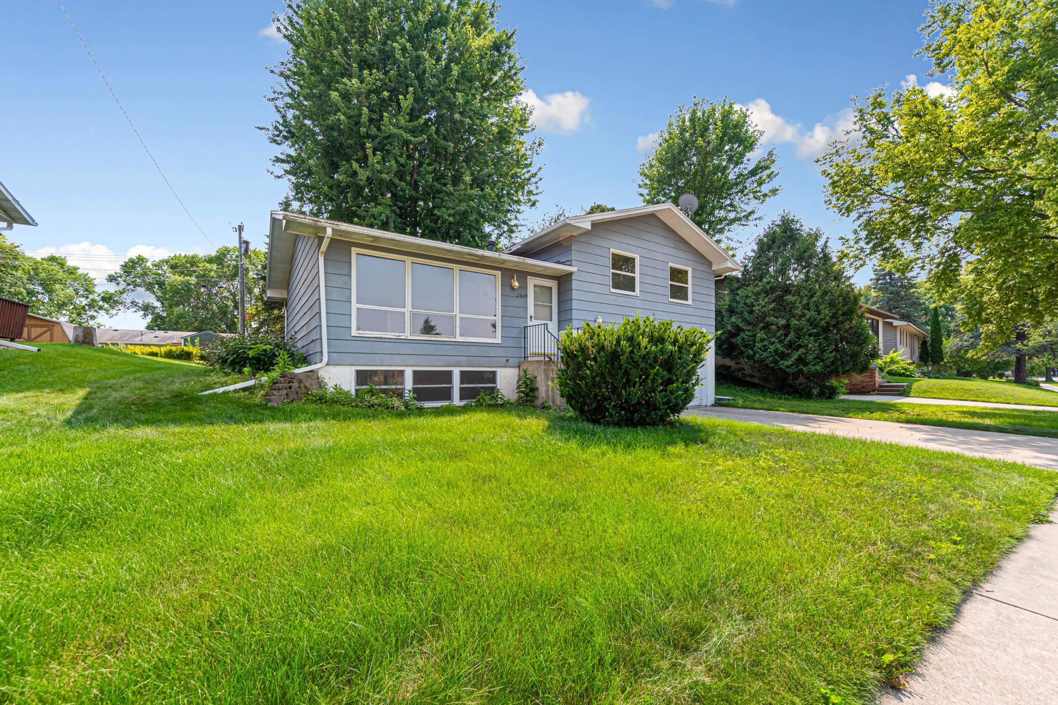 2604 26th ST NW, Rochester, MN 55901