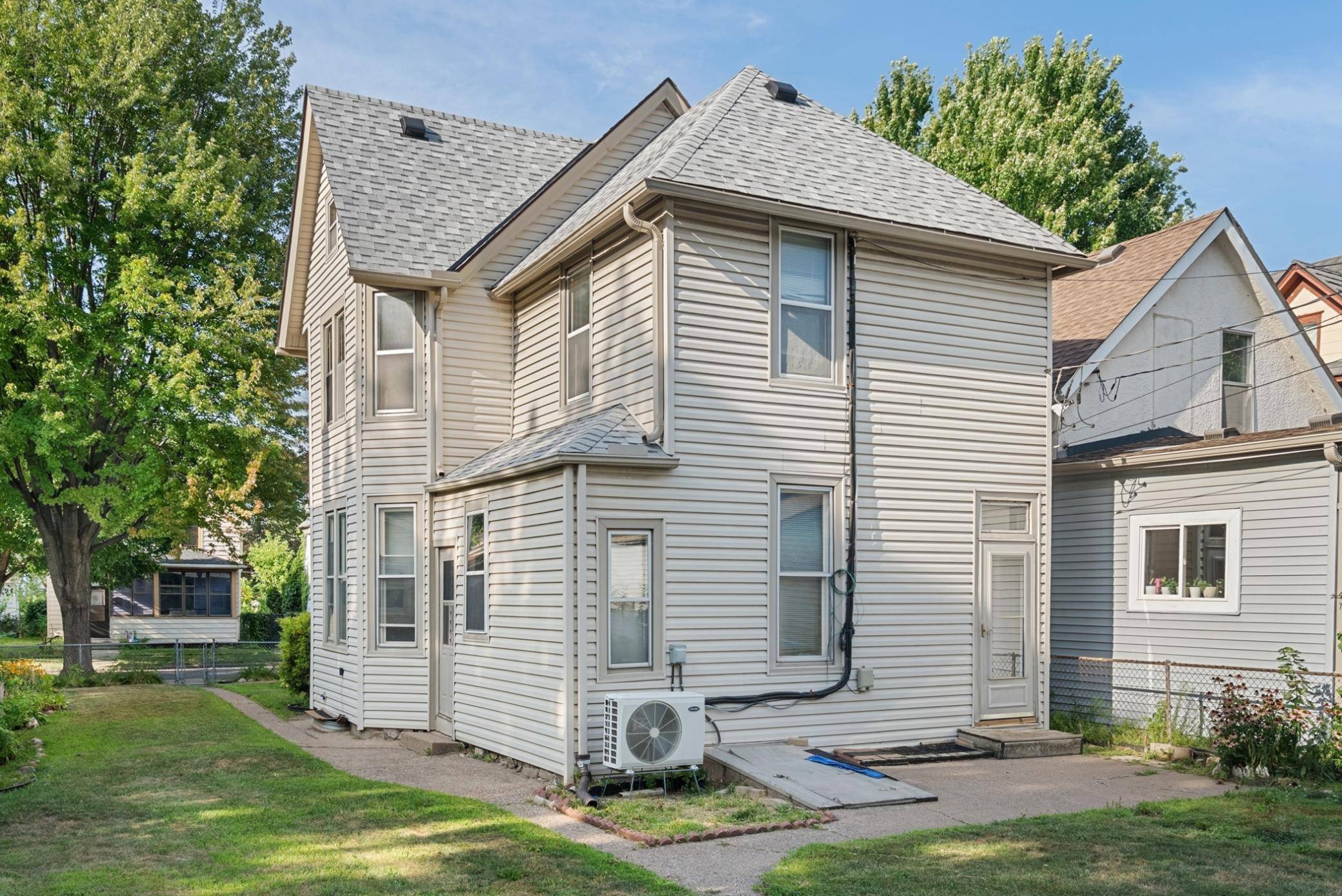 922 Beech ST, Saint Paul, MN 55106