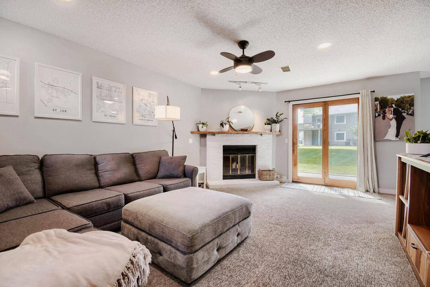 8862 Cottonwood LN N, Maple Grove, MN 55369