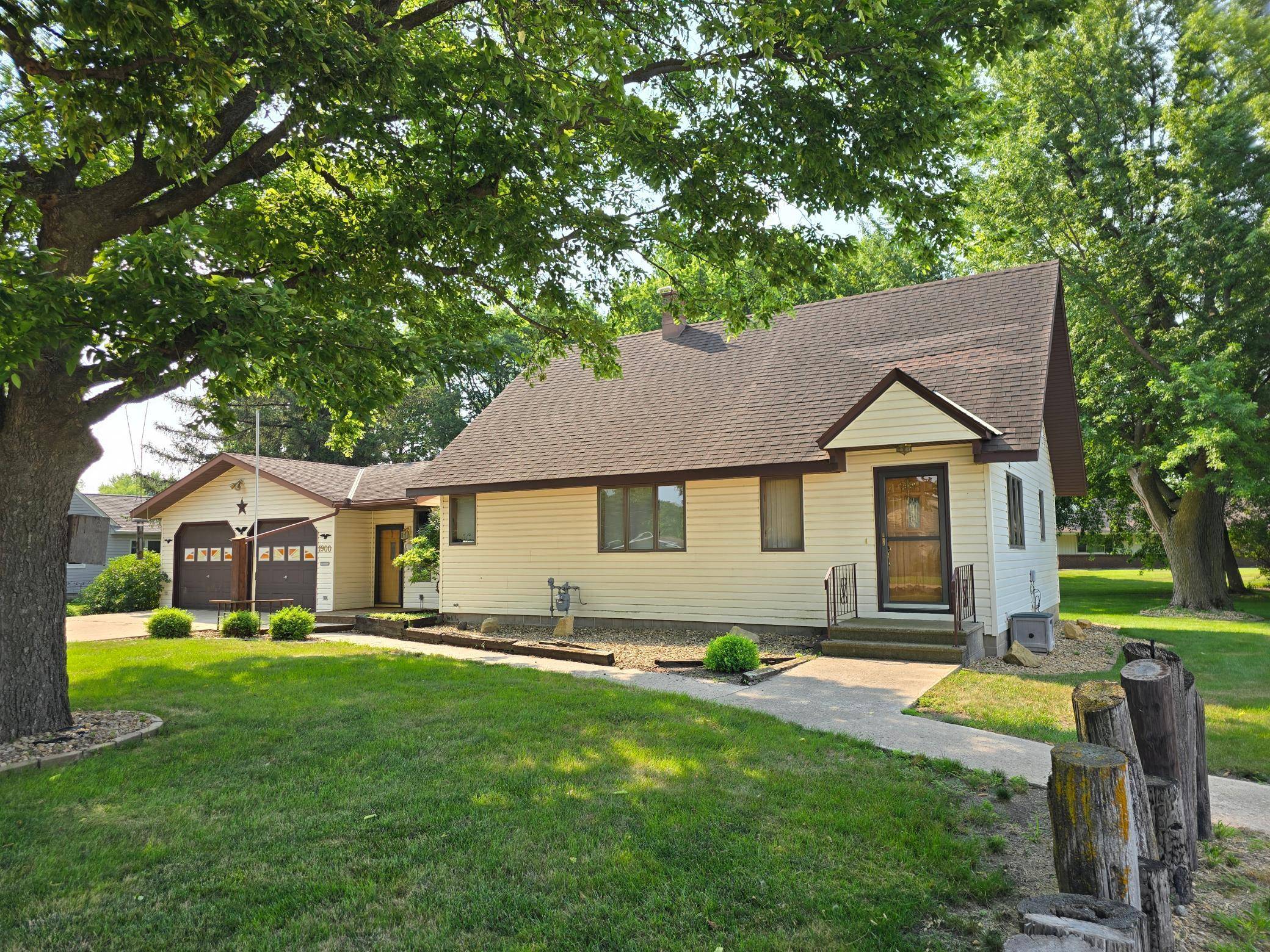 1900 25th ST, Slayton, MN 56172