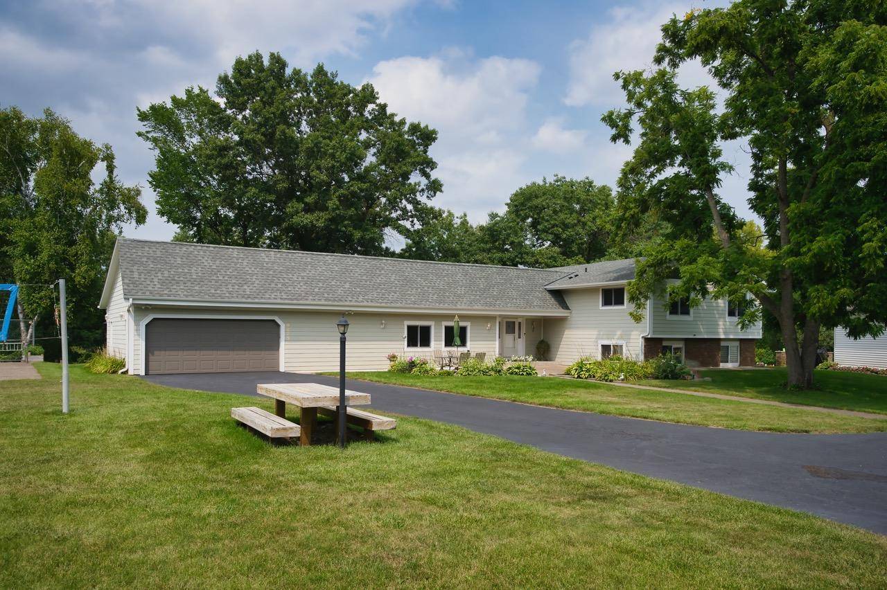 8275 College TRL, Inver Grove Heights, MN 55076