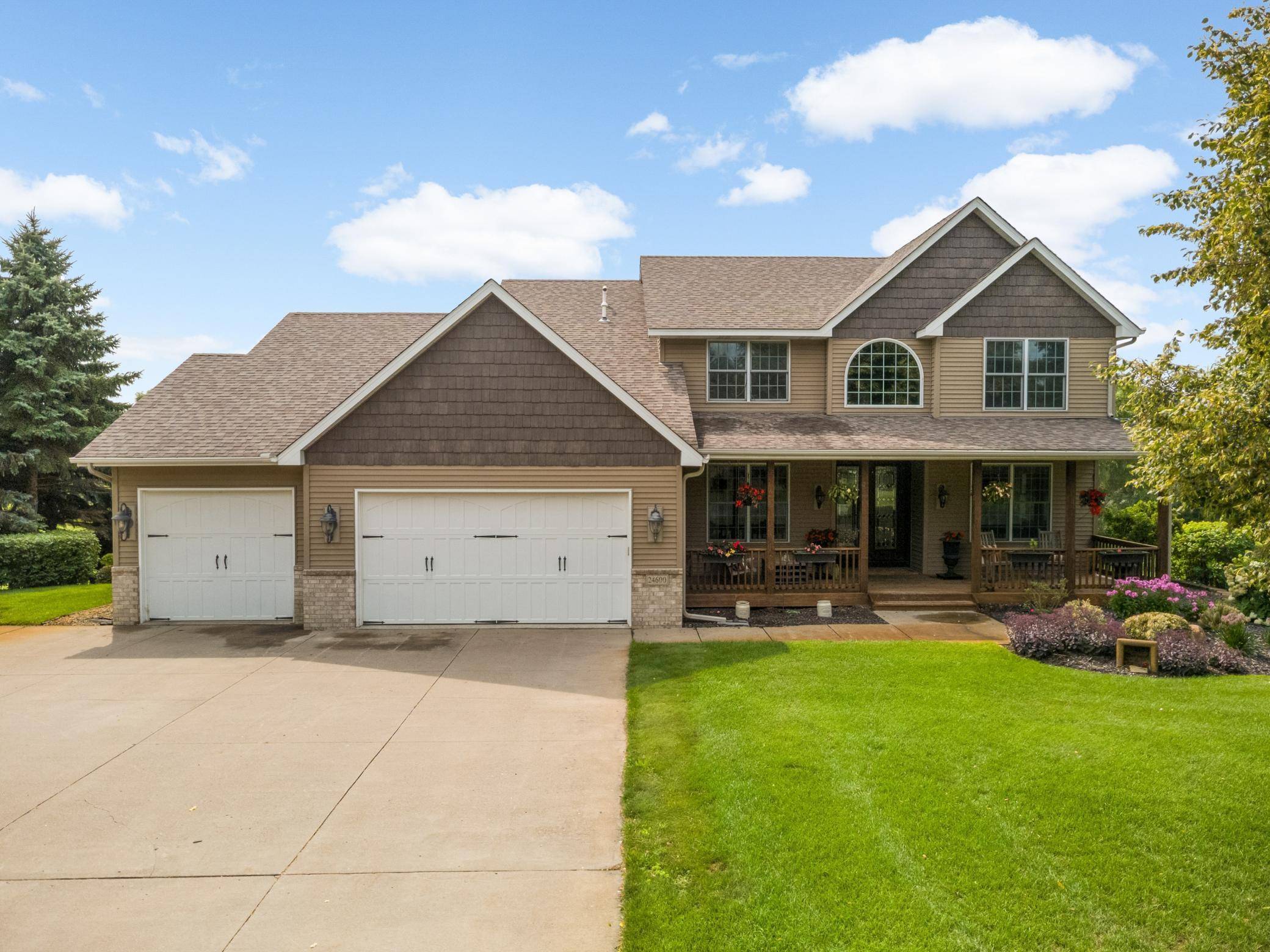 24600 Emerald LN, Lakeville, MN 55044
