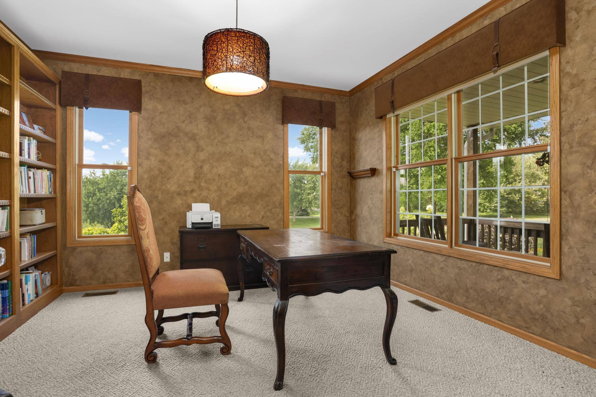 24600 Emerald LN, Lakeville, MN 55044