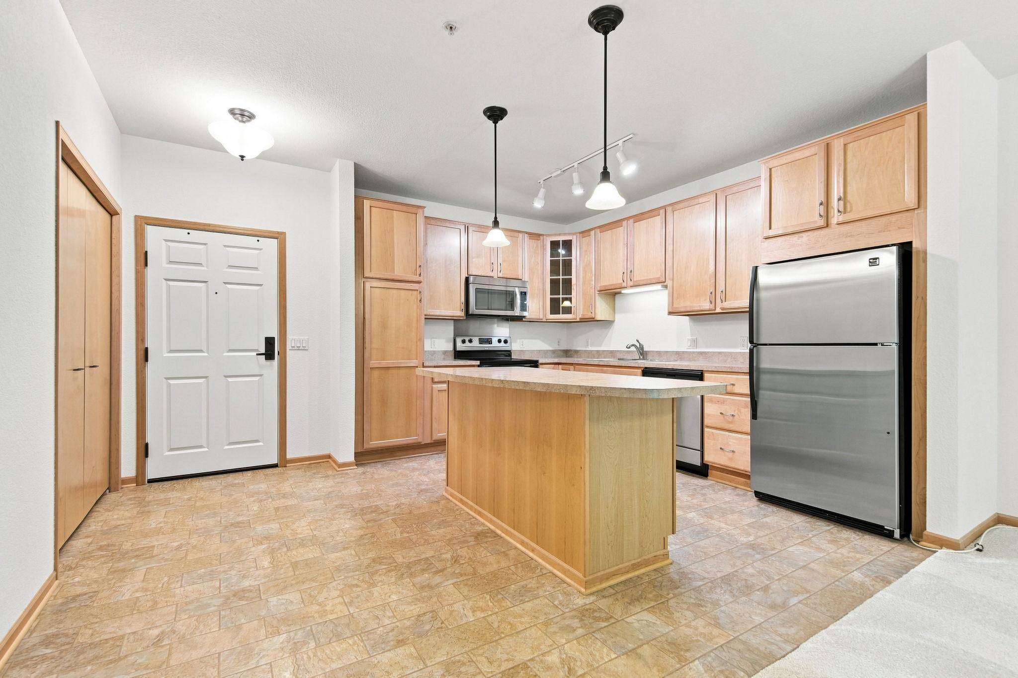 7100 Metro BLVD #213, Edina, MN 55439