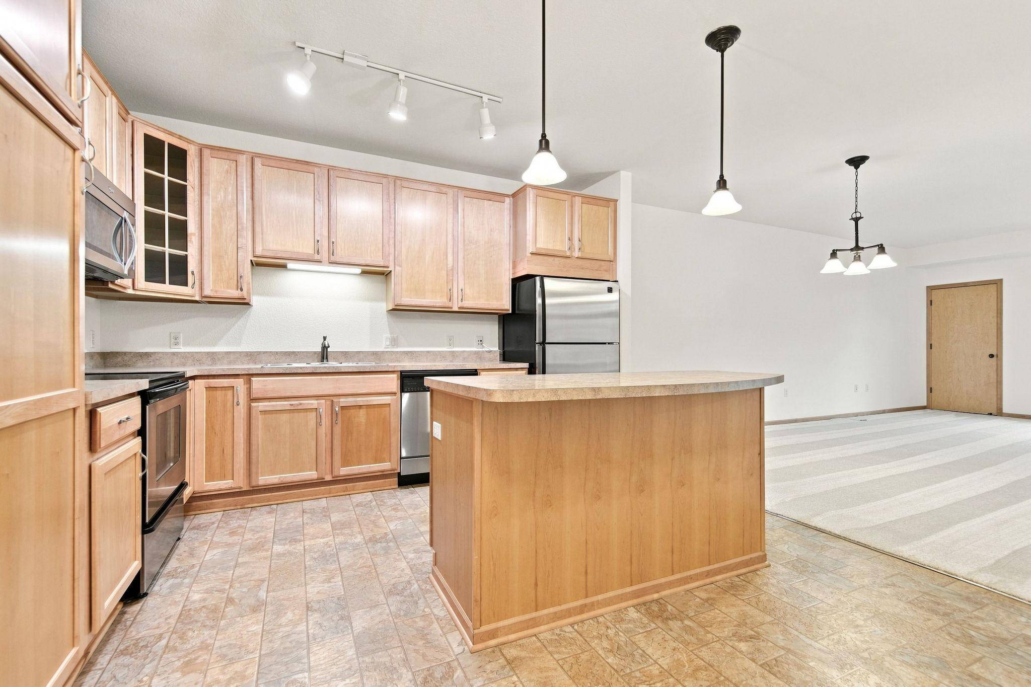 7100 Metro BLVD #213, Edina, MN 55439