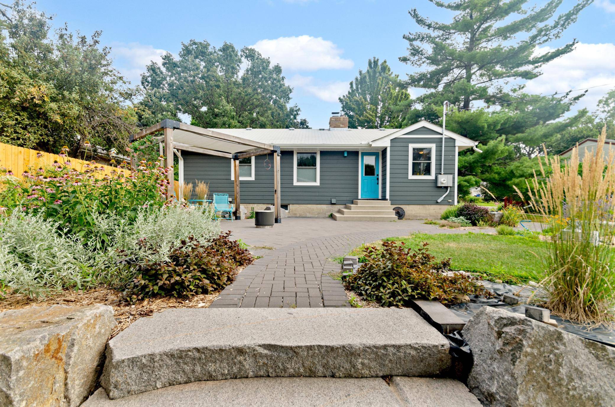 545 Frontenac PL, Saint Paul, MN 55104