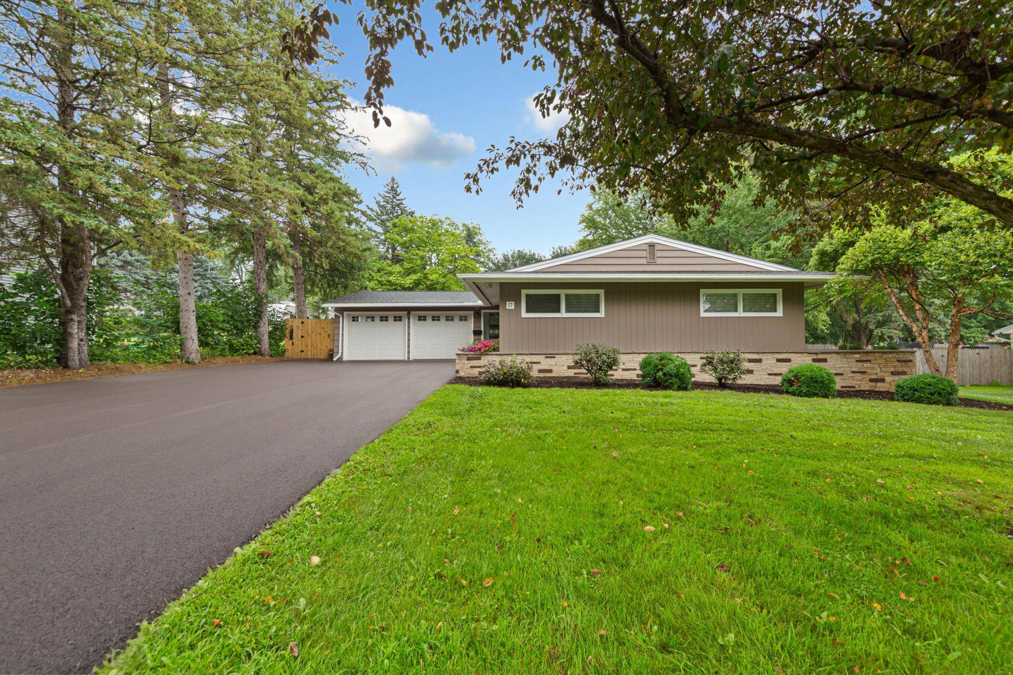 17 9th AVE SE, Faribault, MN 55021
