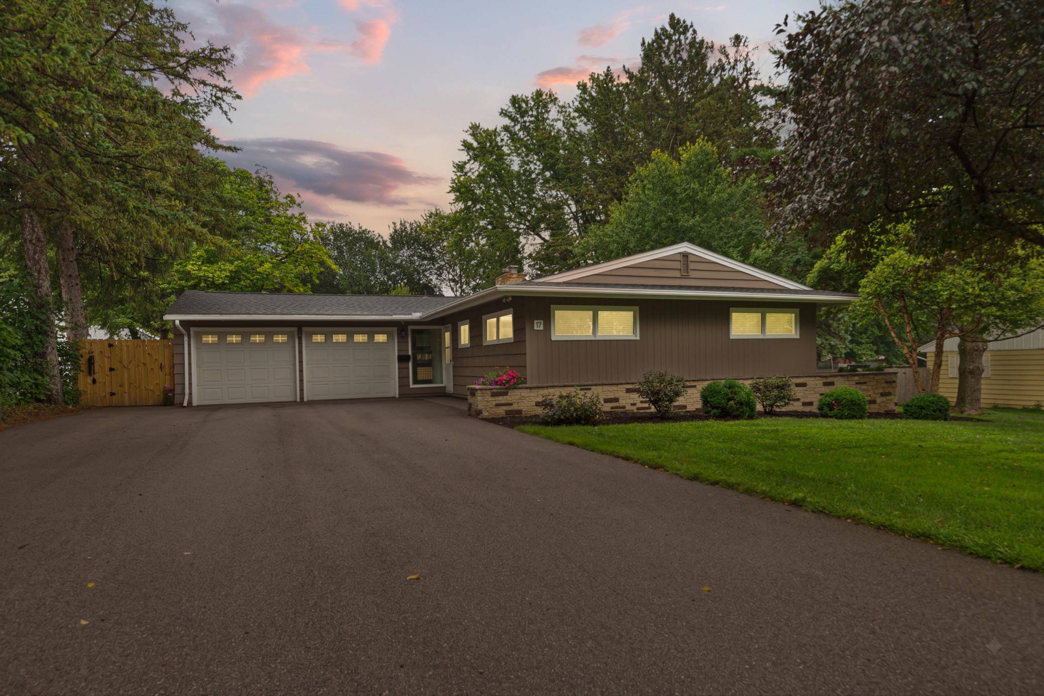 17 9th AVE SE, Faribault, MN 55021