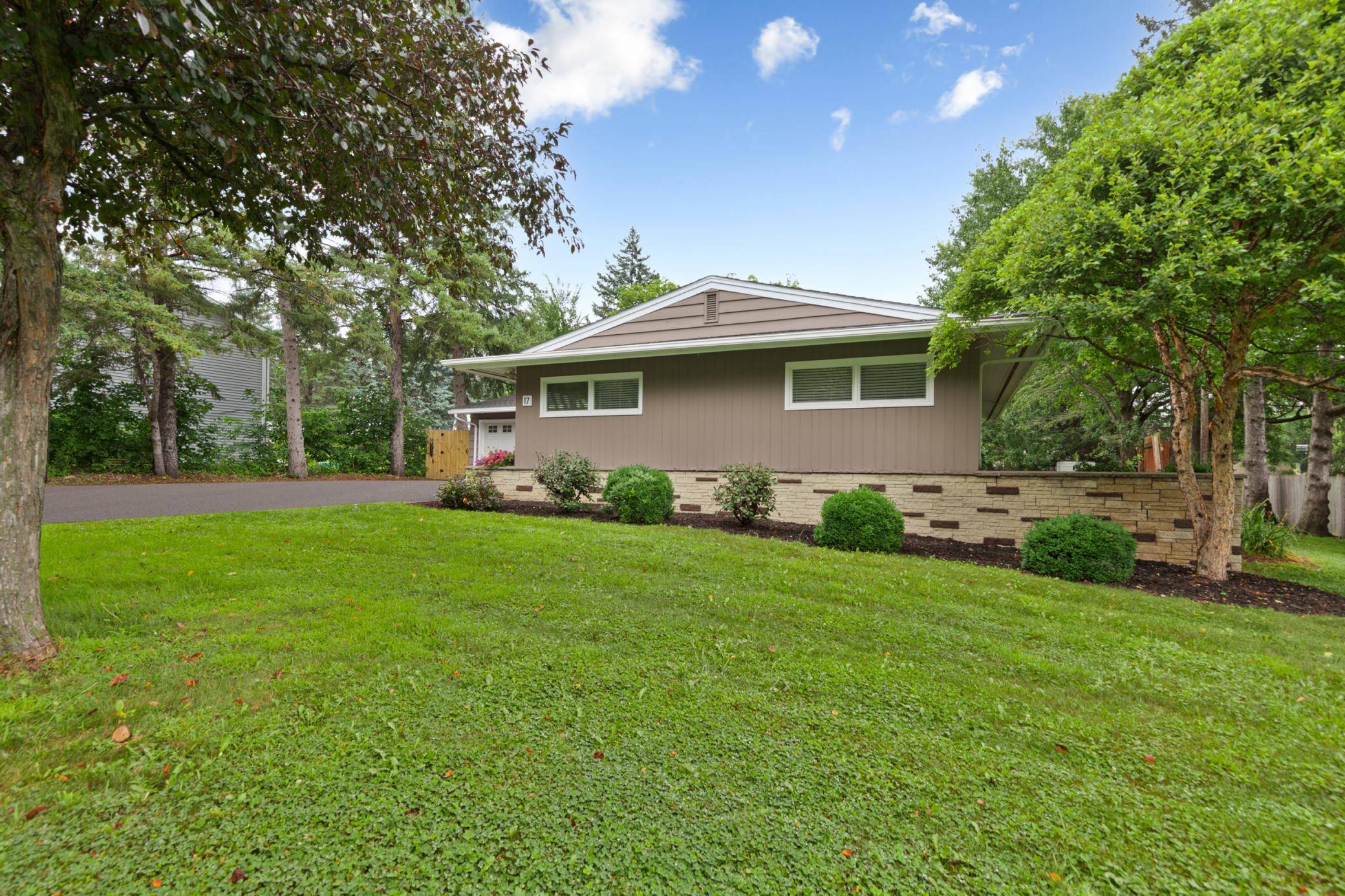 17 9th AVE SE, Faribault, MN 55021