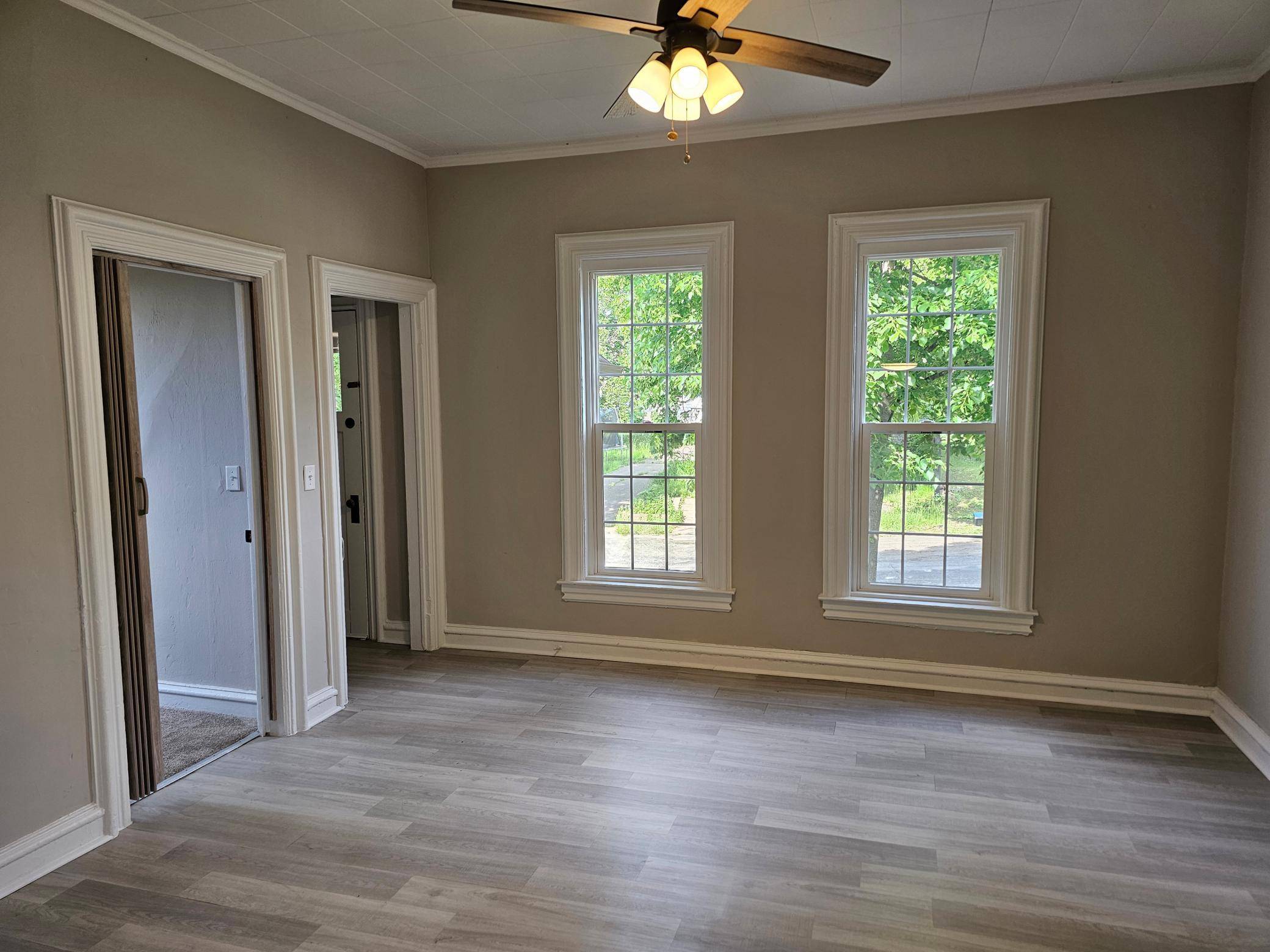 906 Russell ST, Saint Paul, MN 55106