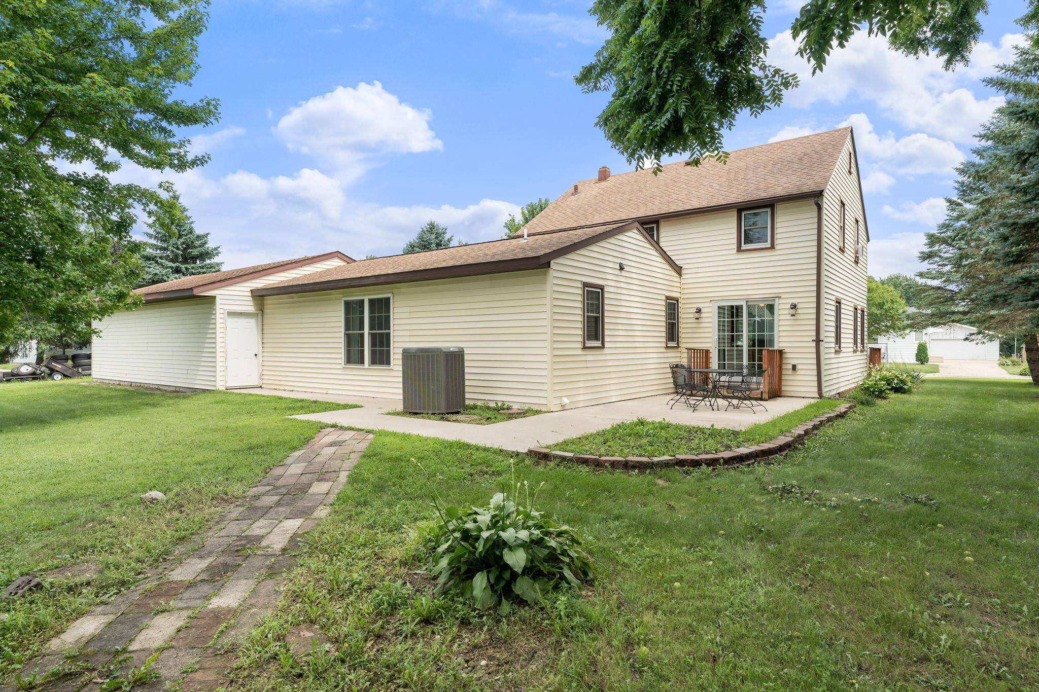 2209 6th ST NW, Austin, MN 55912