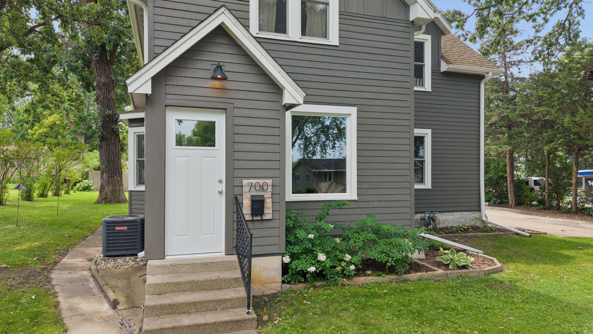 700 2nd AVE SW, Hutchinson, MN 55350