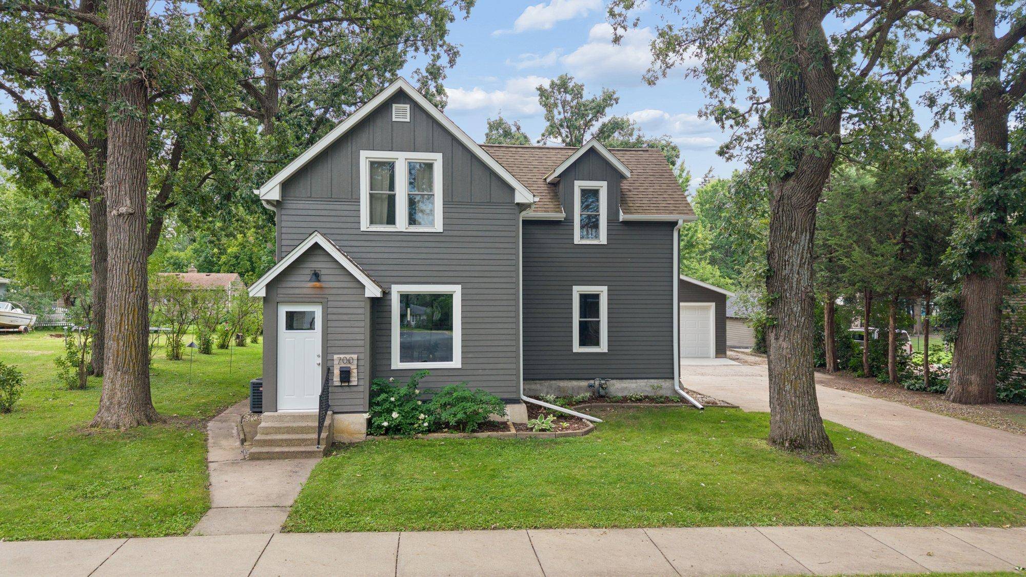 700 2nd AVE SW, Hutchinson, MN 55350
