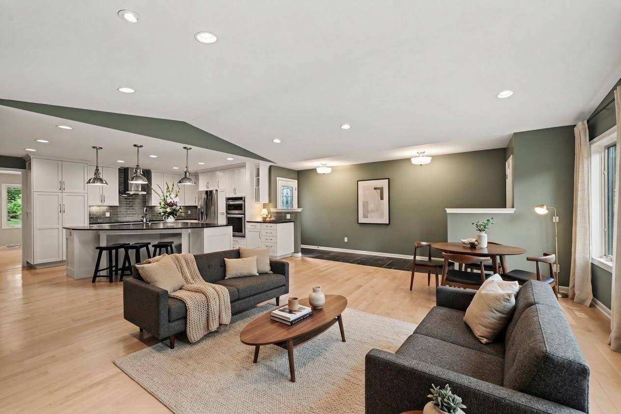 12810 Lone Oak DR, Minnetonka, MN 55305