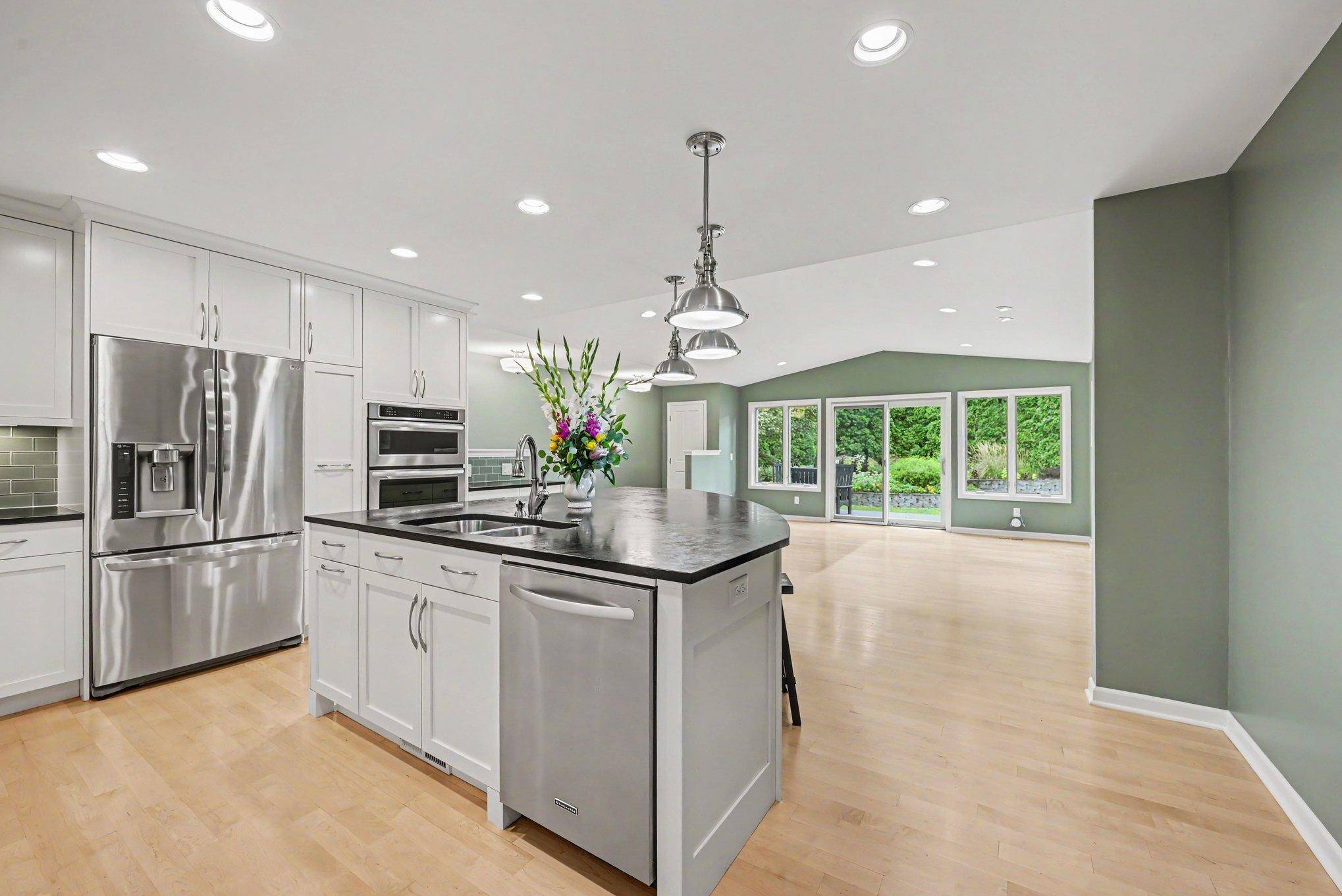 12810 Lone Oak DR, Minnetonka, MN 55305
