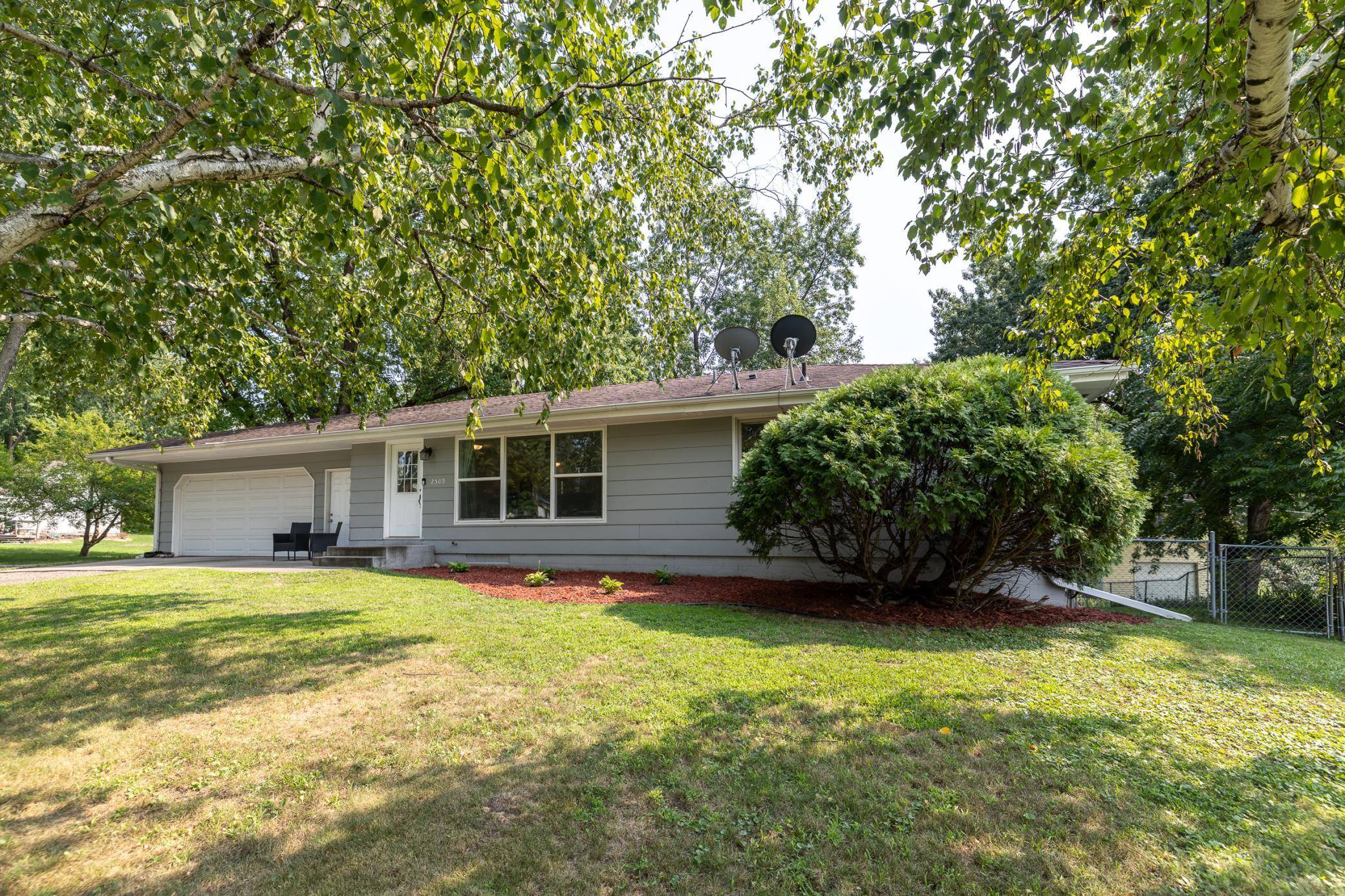 2509 W 140th ST, Burnsville, MN 55337