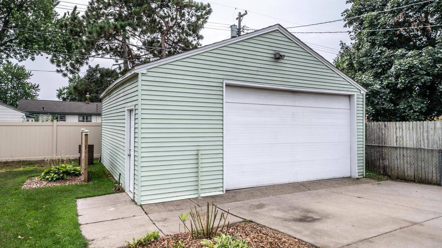 214 Poplar ST E, South Saint Paul, MN 55075