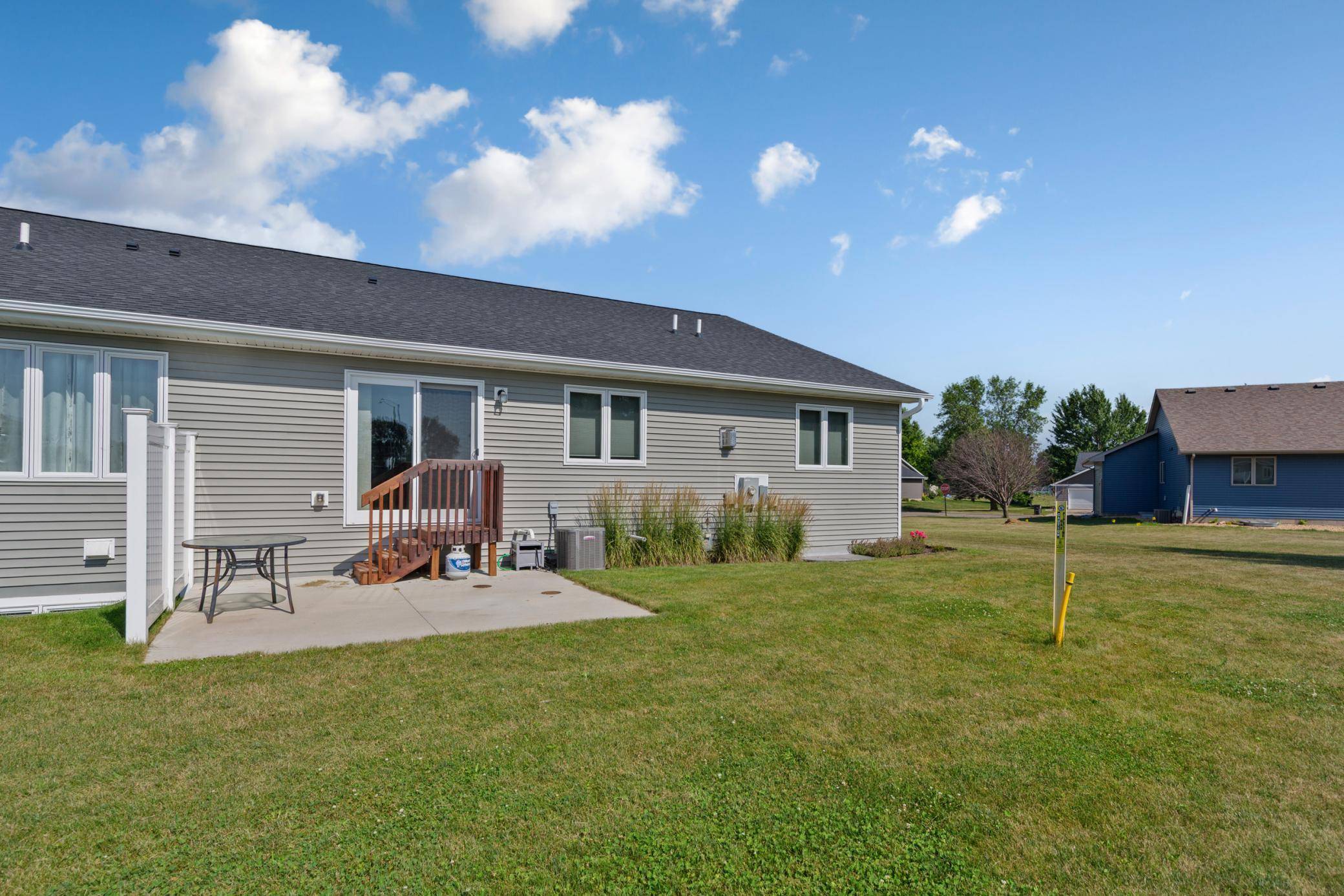 611 Mari Dean BLVD #6, Lake Crystal, MN 56055