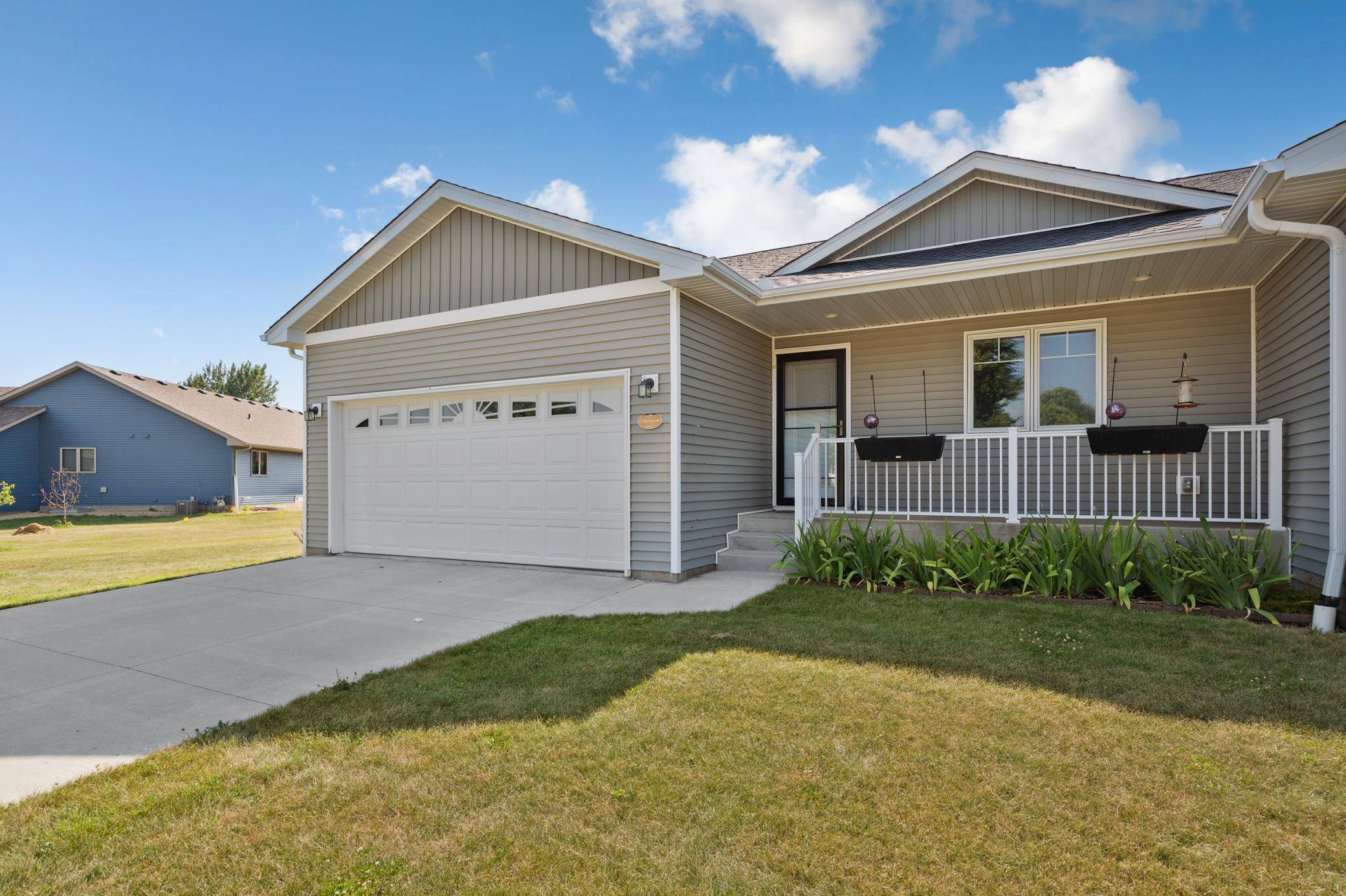 611 Mari Dean BLVD #6, Lake Crystal, MN 56055