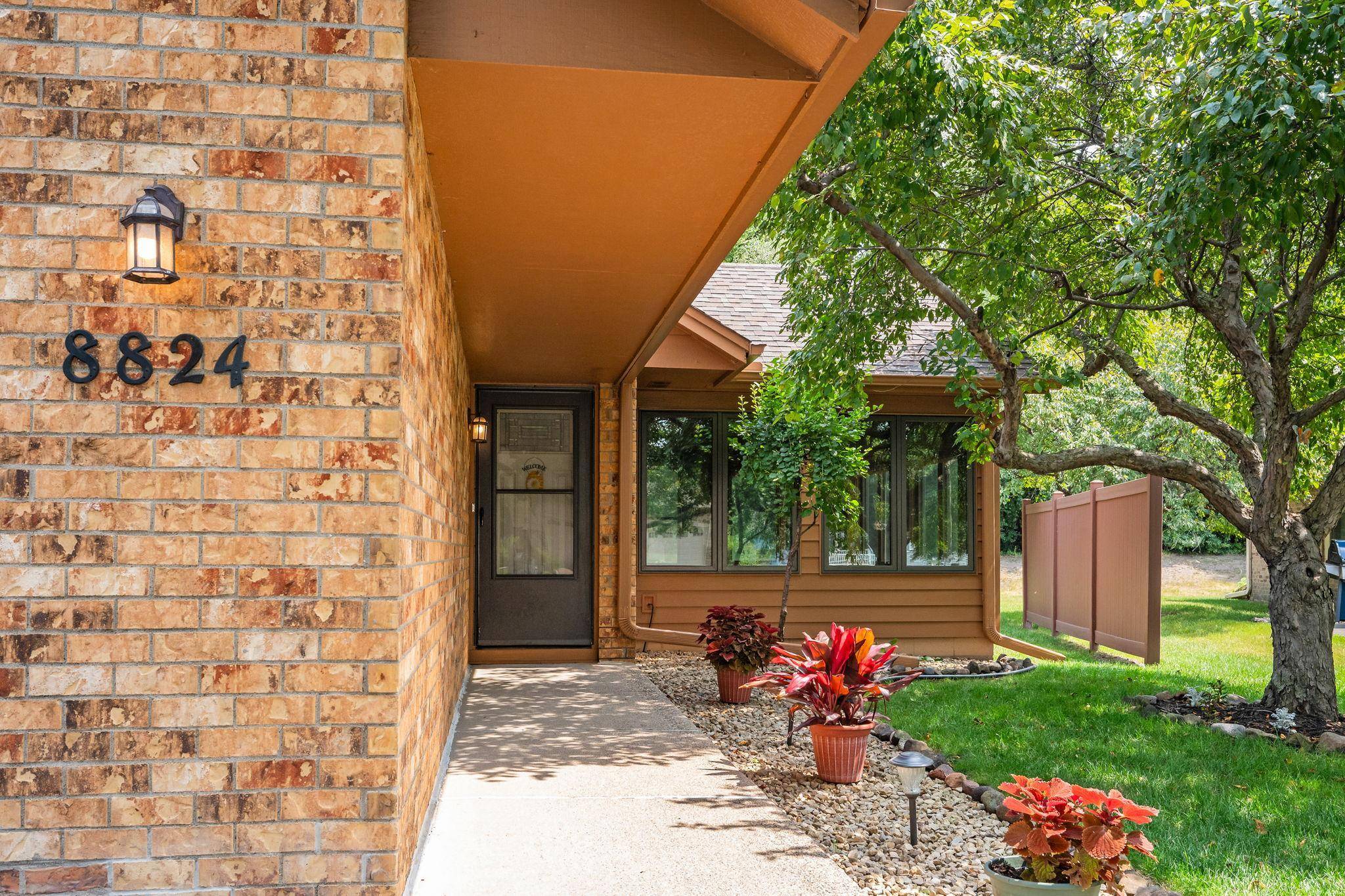 8824 Montegue TER N, Brooklyn Park, MN 55443