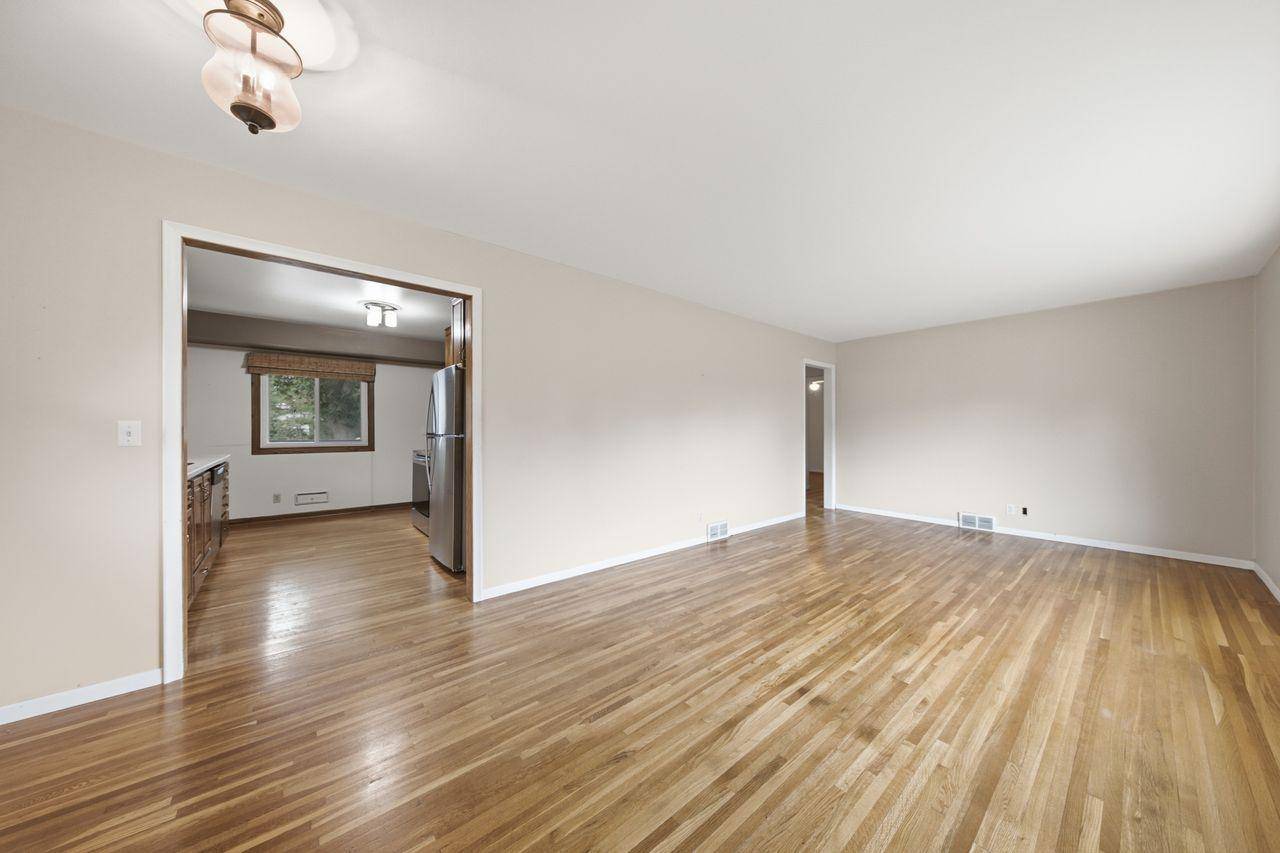 8354 Valentine TER, Bloomington, MN 55431