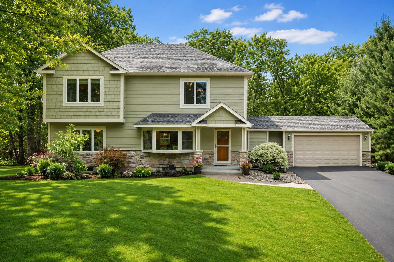 14901 Williston LN, Minnetonka, MN 55345