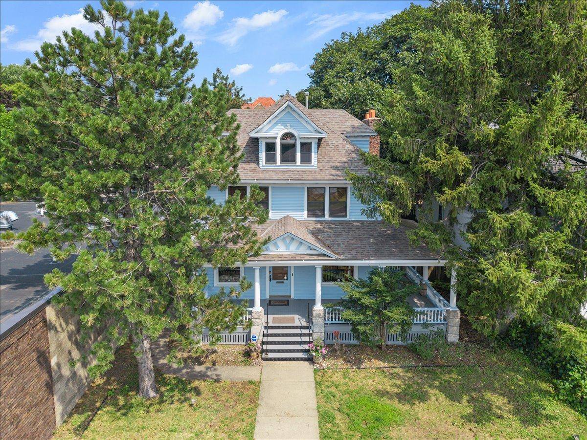 1033 Grand AVE, Saint Paul, MN 55105