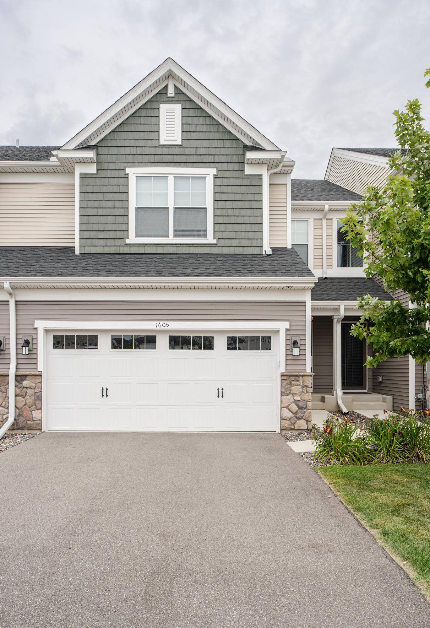 1605 Gable DR, Carver, MN 55315